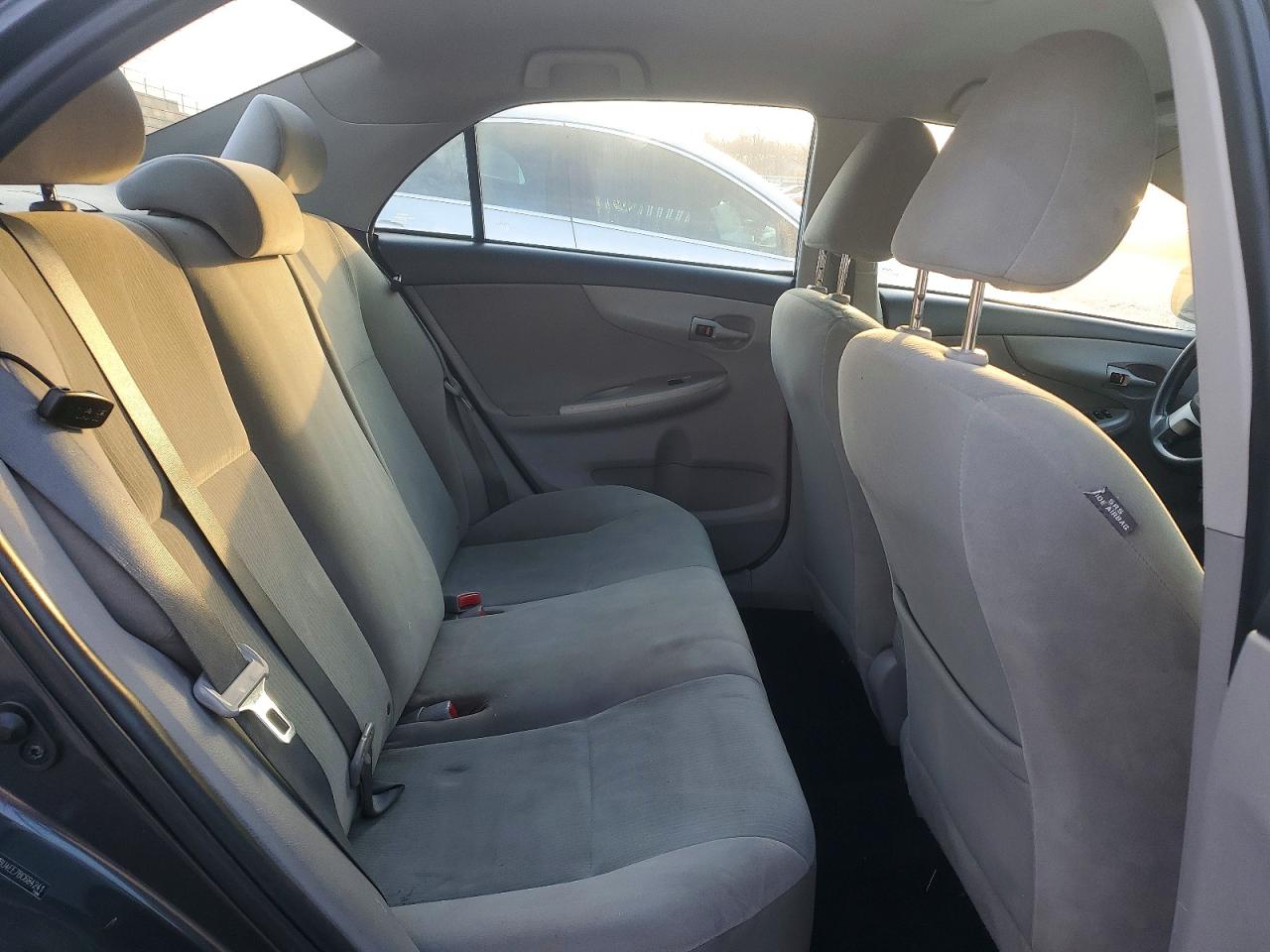 2011 TOYOTA COROLLA LE photo 10