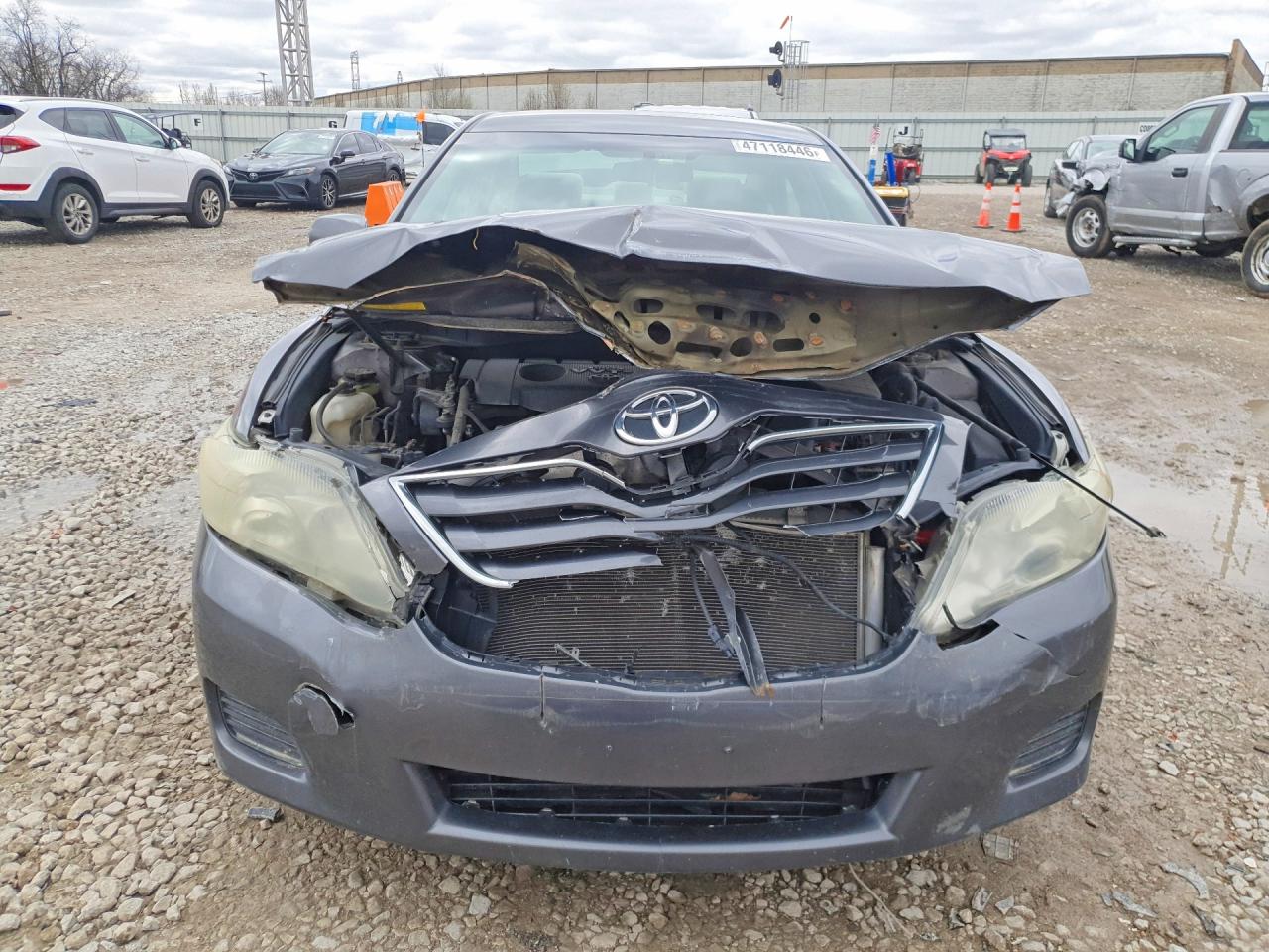 2011 TOYOTA CAMRY LE photo 9