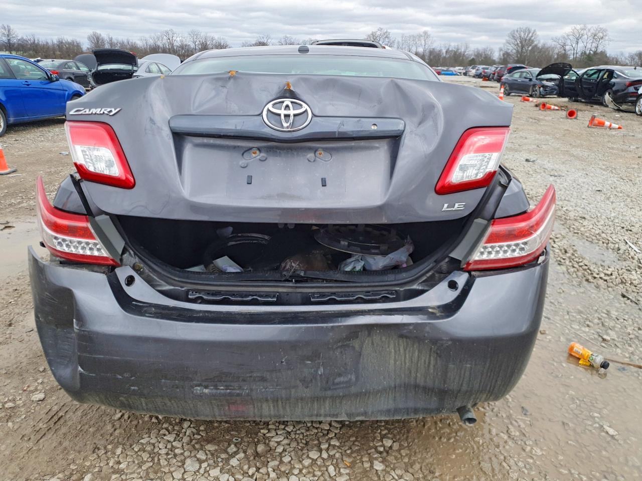 2011 TOYOTA CAMRY LE photo 11