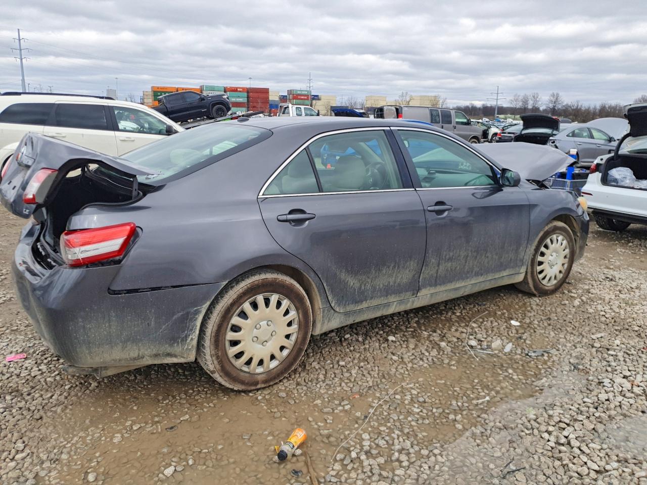 2011 TOYOTA CAMRY LE photo 5