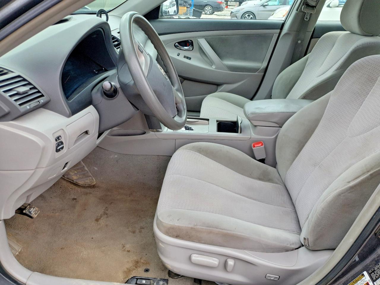 2011 TOYOTA CAMRY LE photo 13
