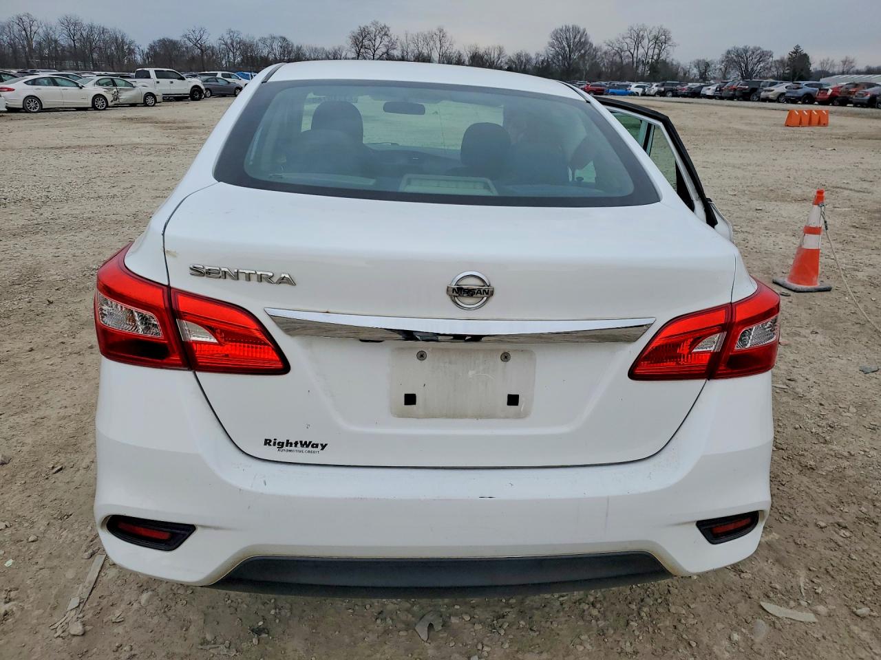 2019 NISSAN SENTRA S photo 6