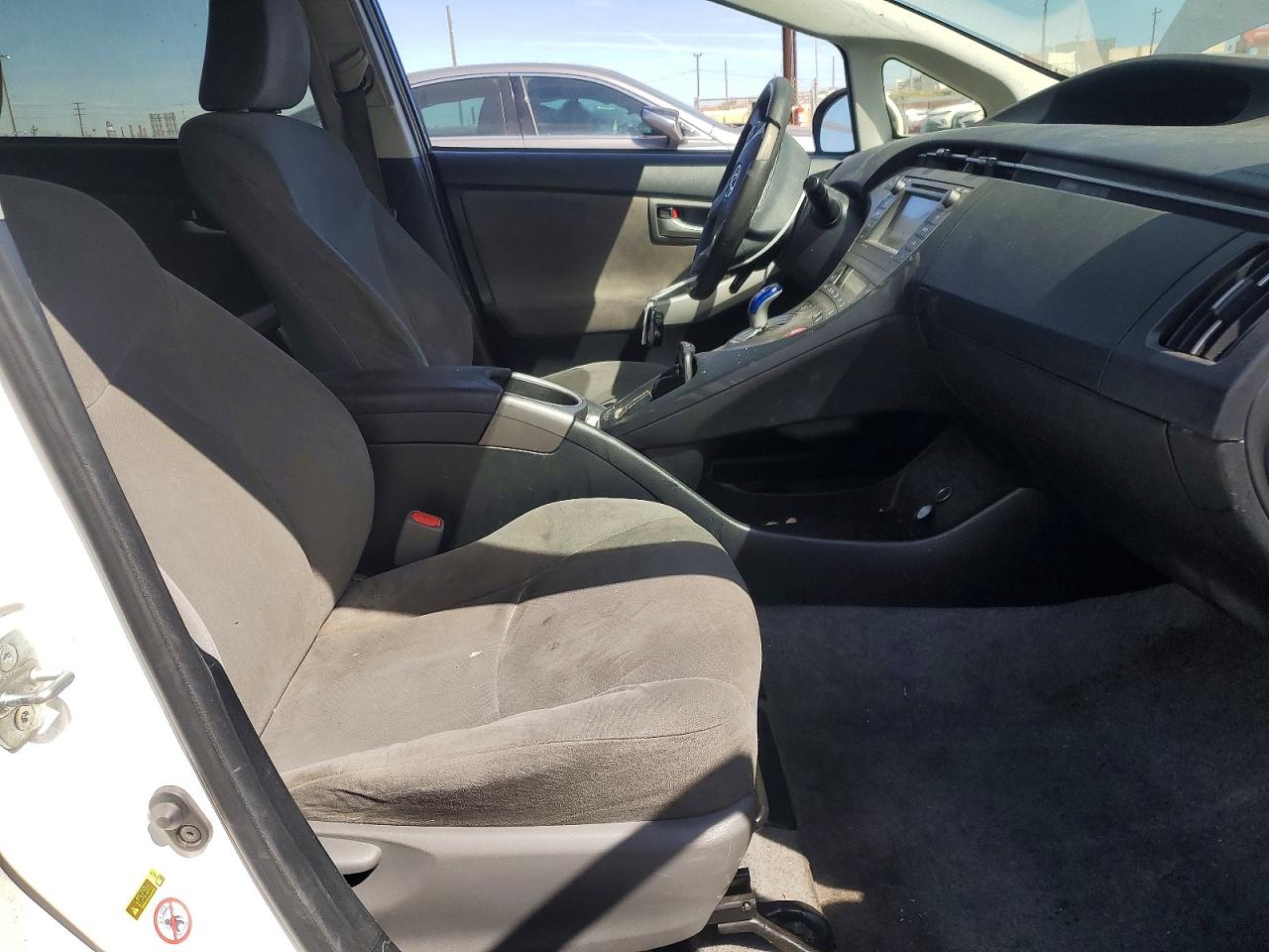 2014 TOYOTA PRIUS THREE photo 7