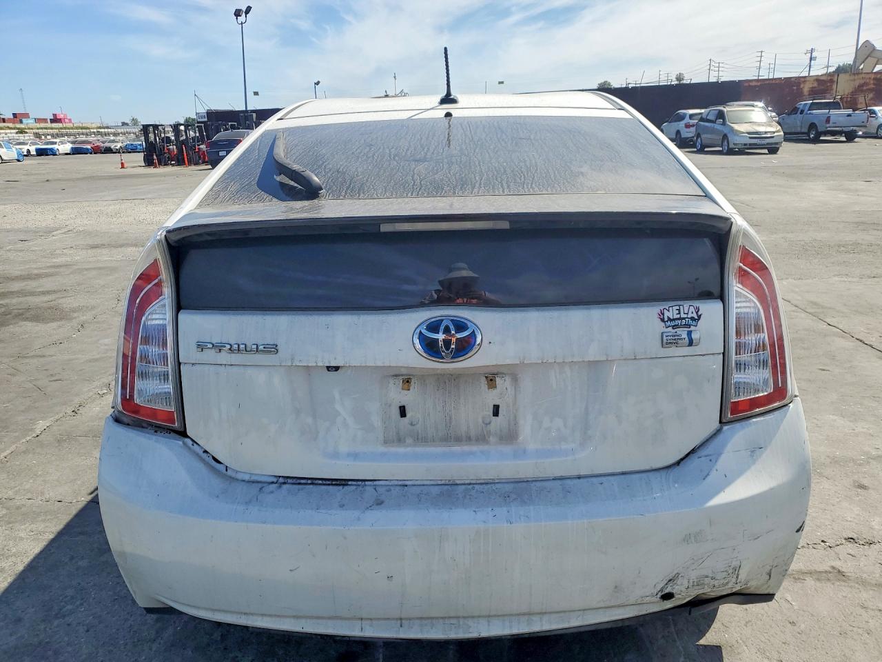 2014 TOYOTA PRIUS THREE photo 6