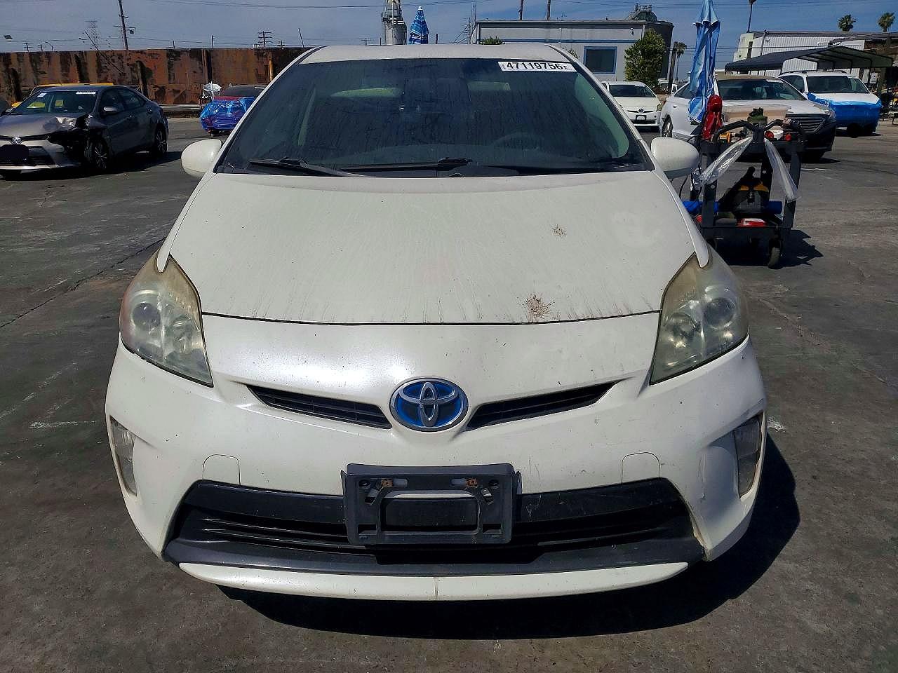 2014 TOYOTA PRIUS THREE photo 5