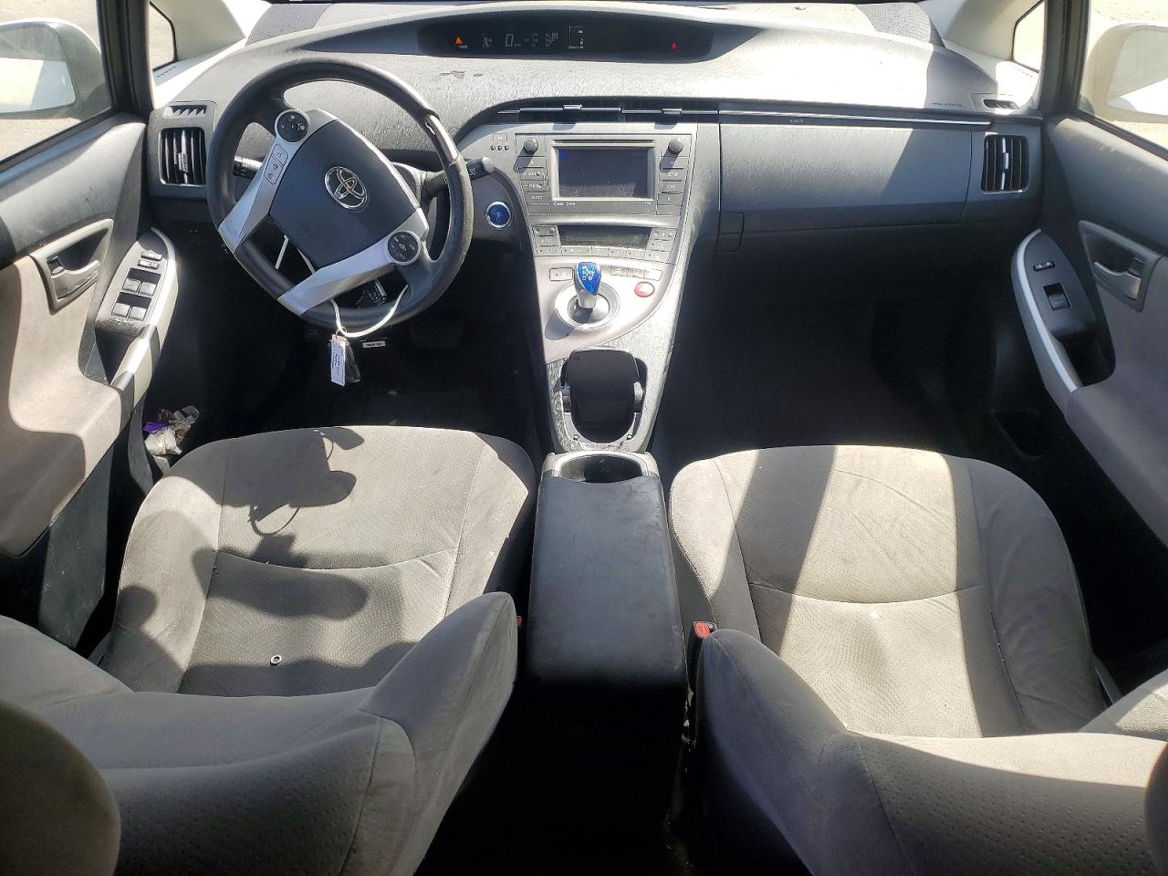 2014 TOYOTA PRIUS THREE photo 8