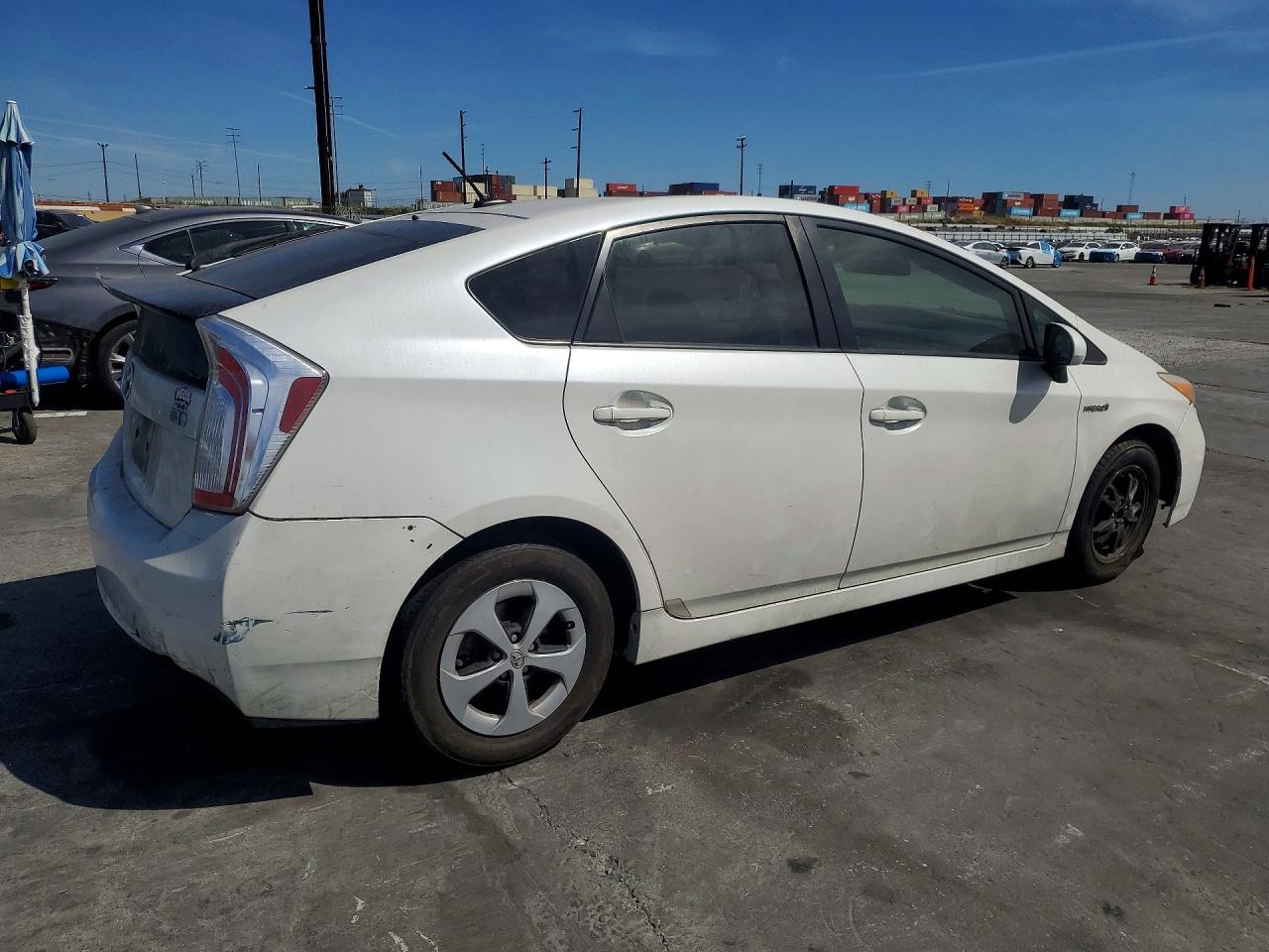 2014 TOYOTA PRIUS THREE photo 3