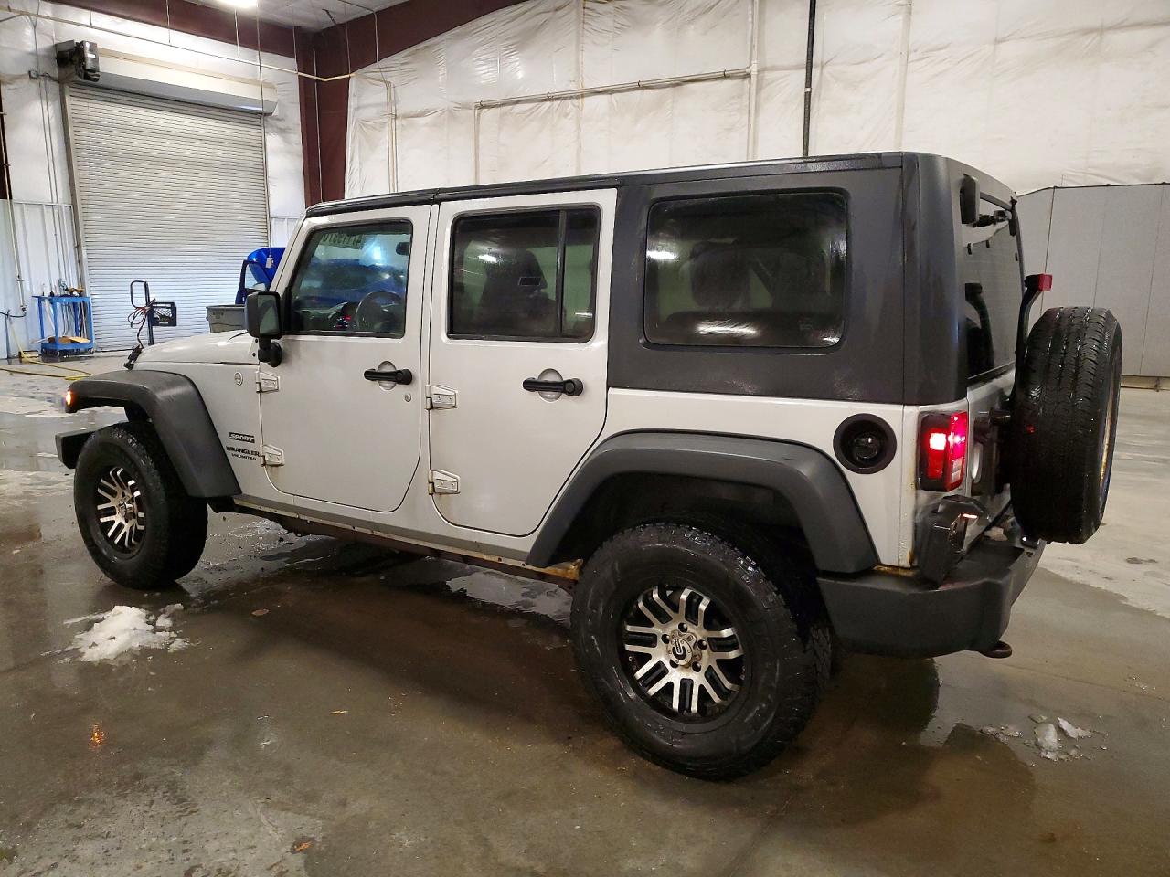 2010 JEEP WRANGLER UNLIMITED SPORT photo 3