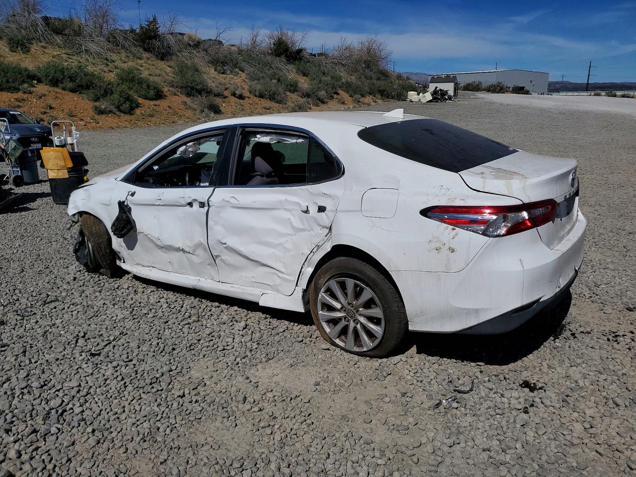 2020 TOYOTA CAMRY LE photo 3