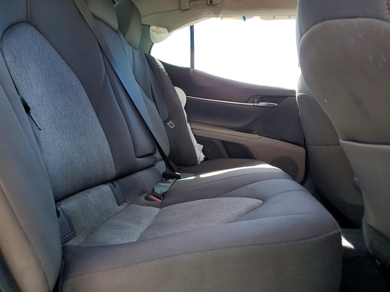 2020 TOYOTA CAMRY LE photo 19