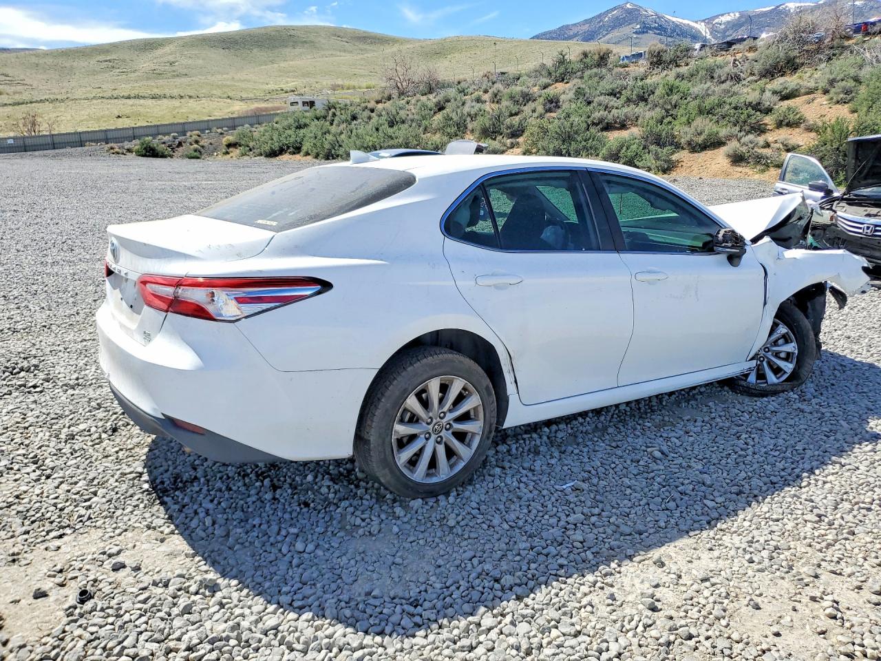 2020 TOYOTA CAMRY LE photo 5