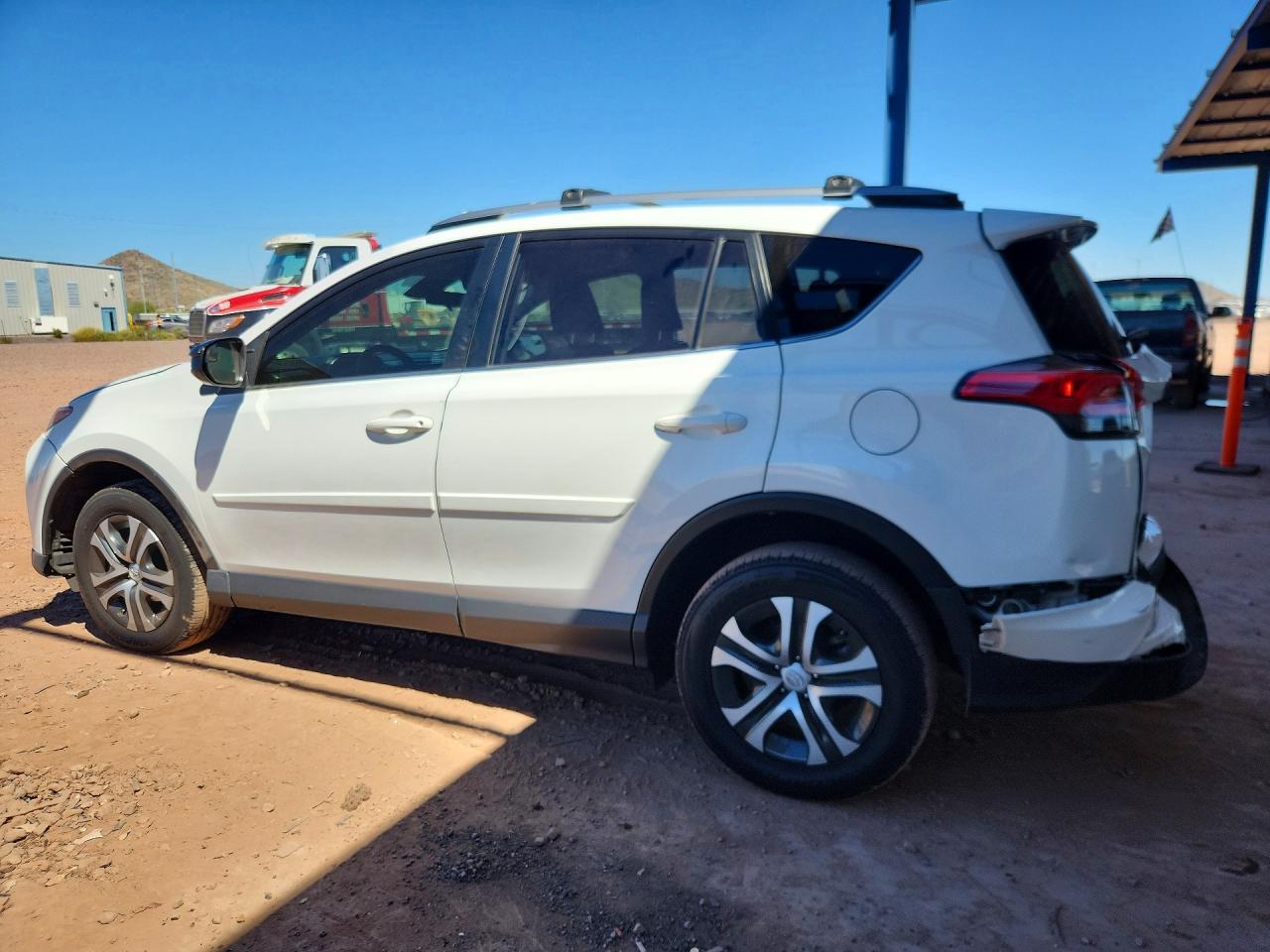 2017 TOYOTA RAV4 LE photo 4