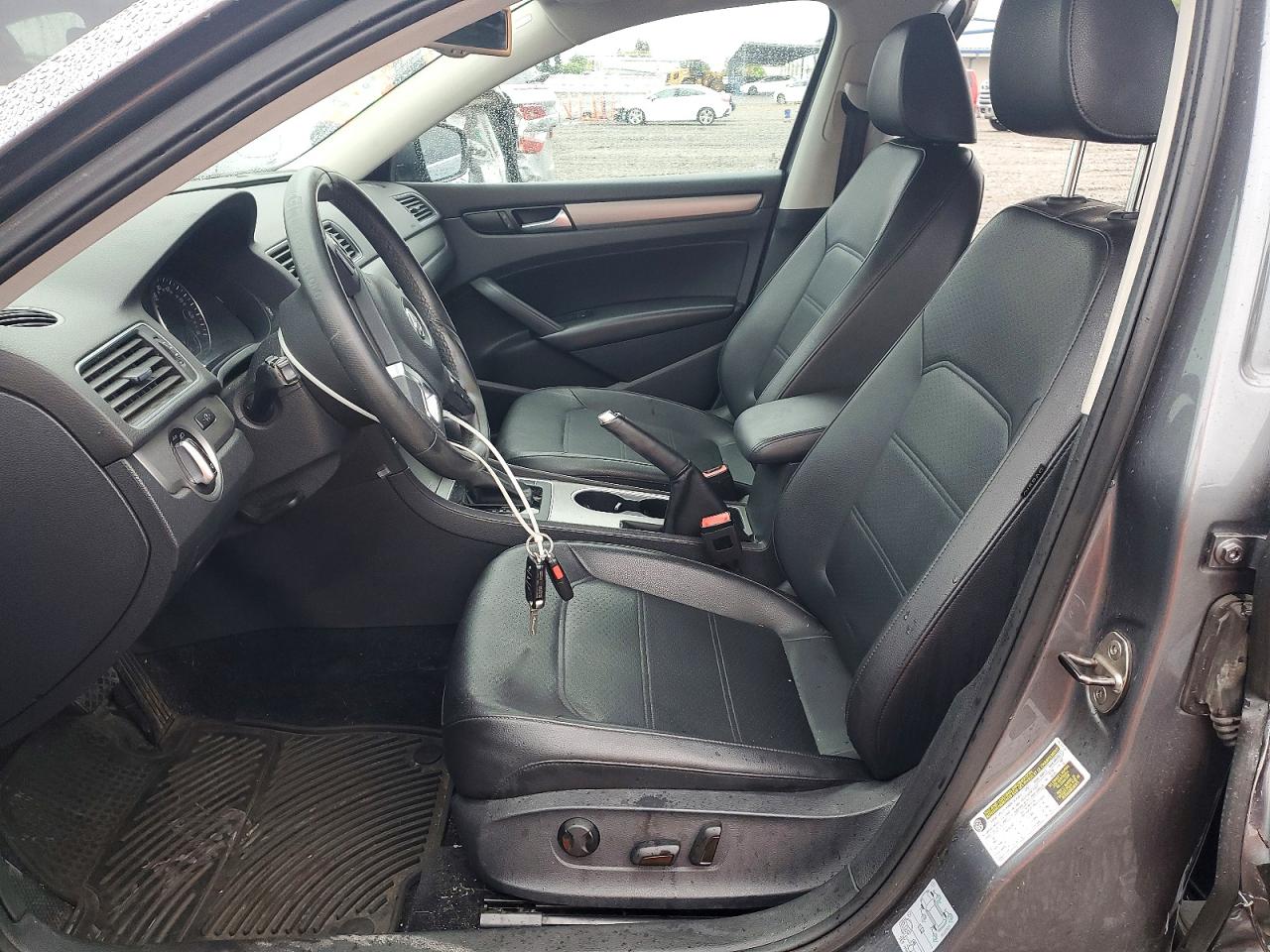 2014 VOLKSWAGEN PASSAT SE photo 13