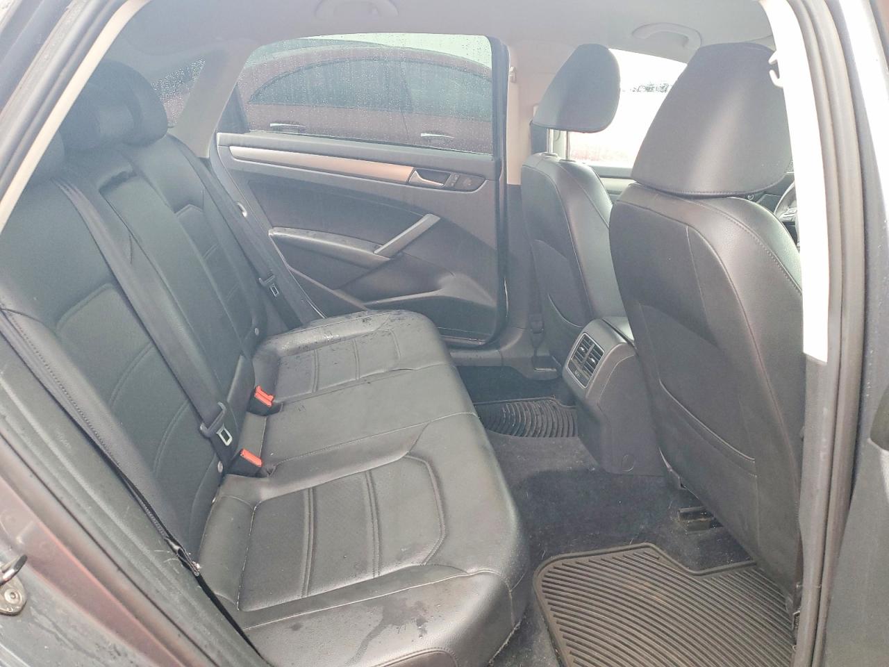 2014 VOLKSWAGEN PASSAT SE photo 19