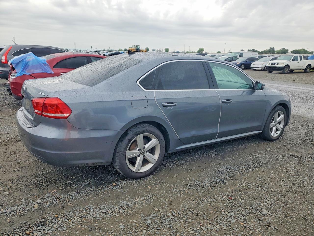 2014 VOLKSWAGEN PASSAT SE photo 5