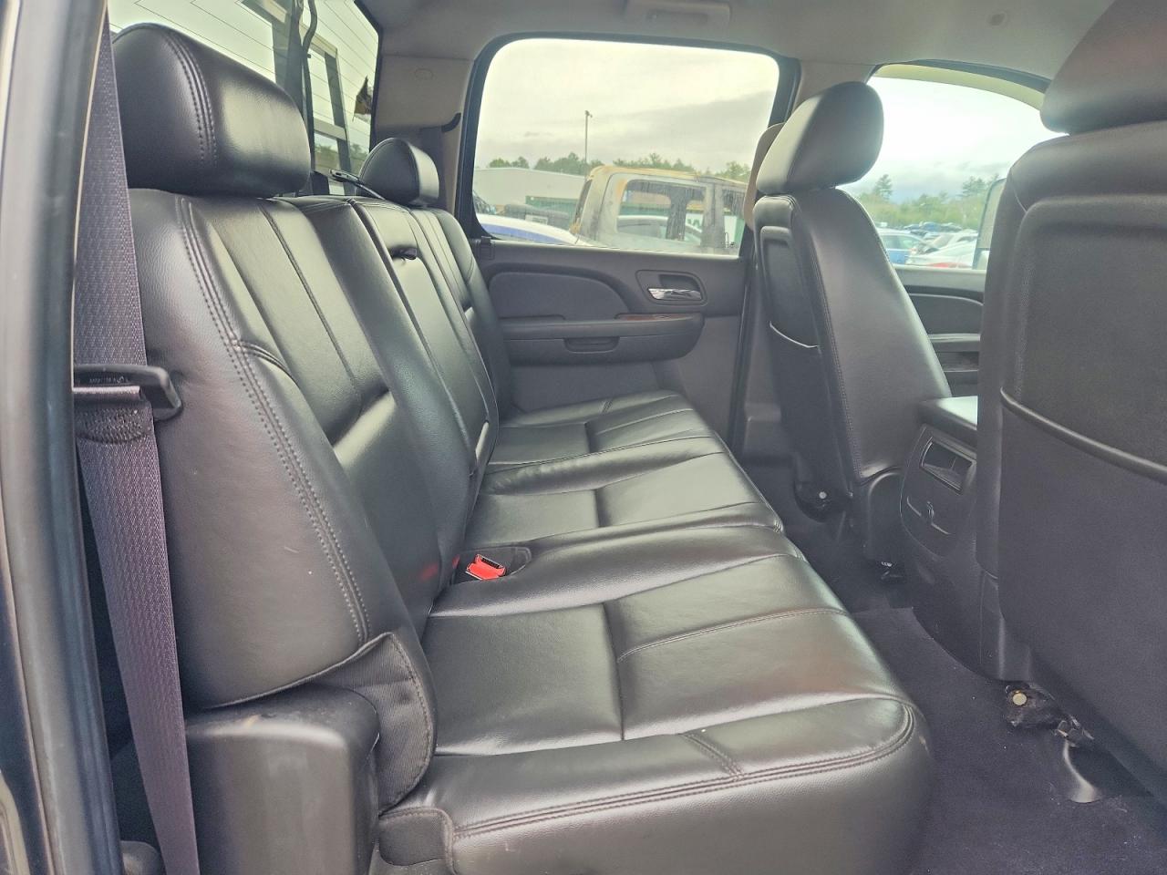 2011 GMC SIERRA K2500 SLT photo 28