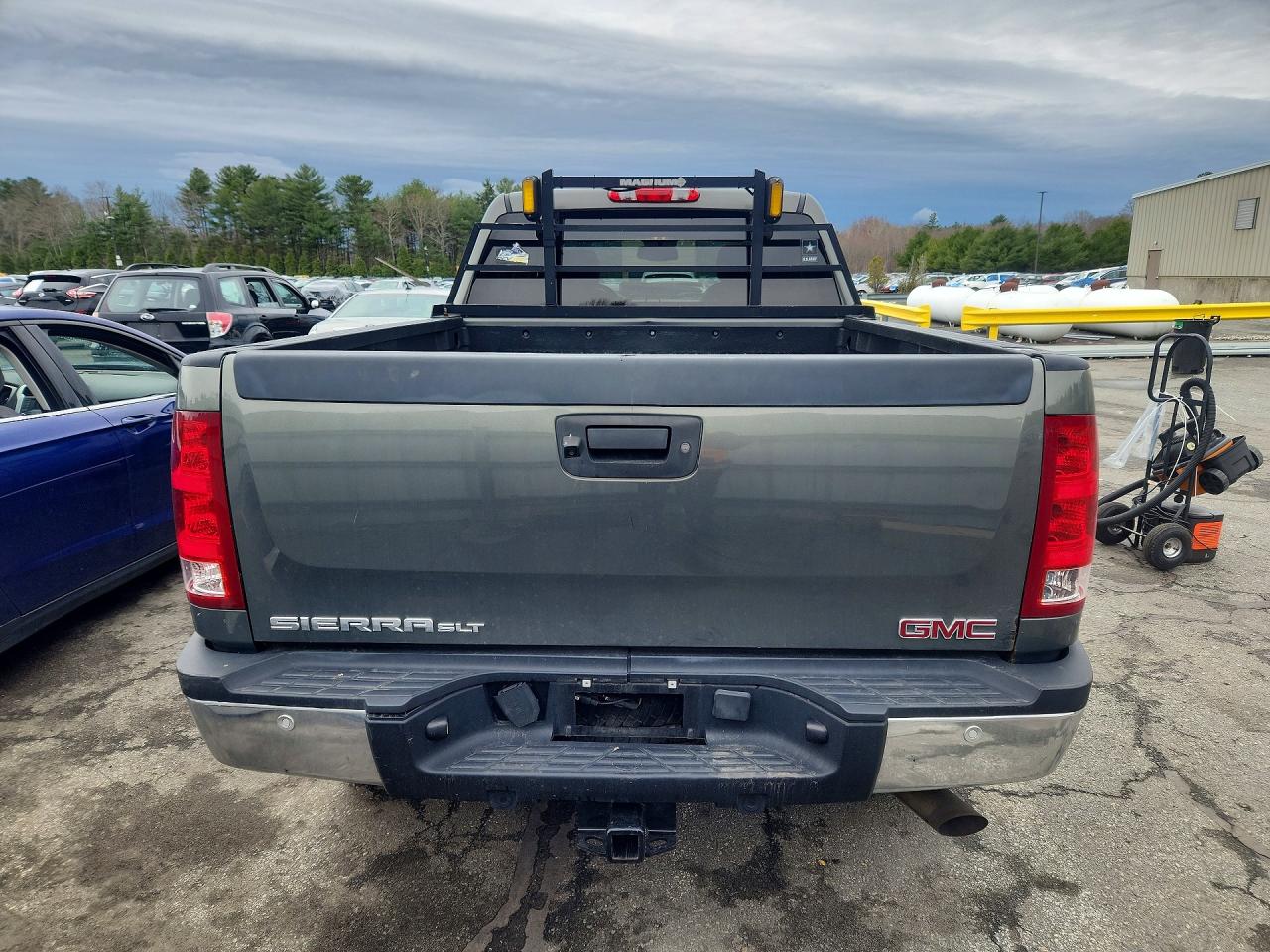 2011 GMC SIERRA K2500 SLT photo 16