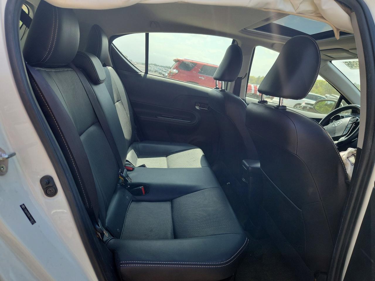2018 TOYOTA PRIUS C FOUR photo 21