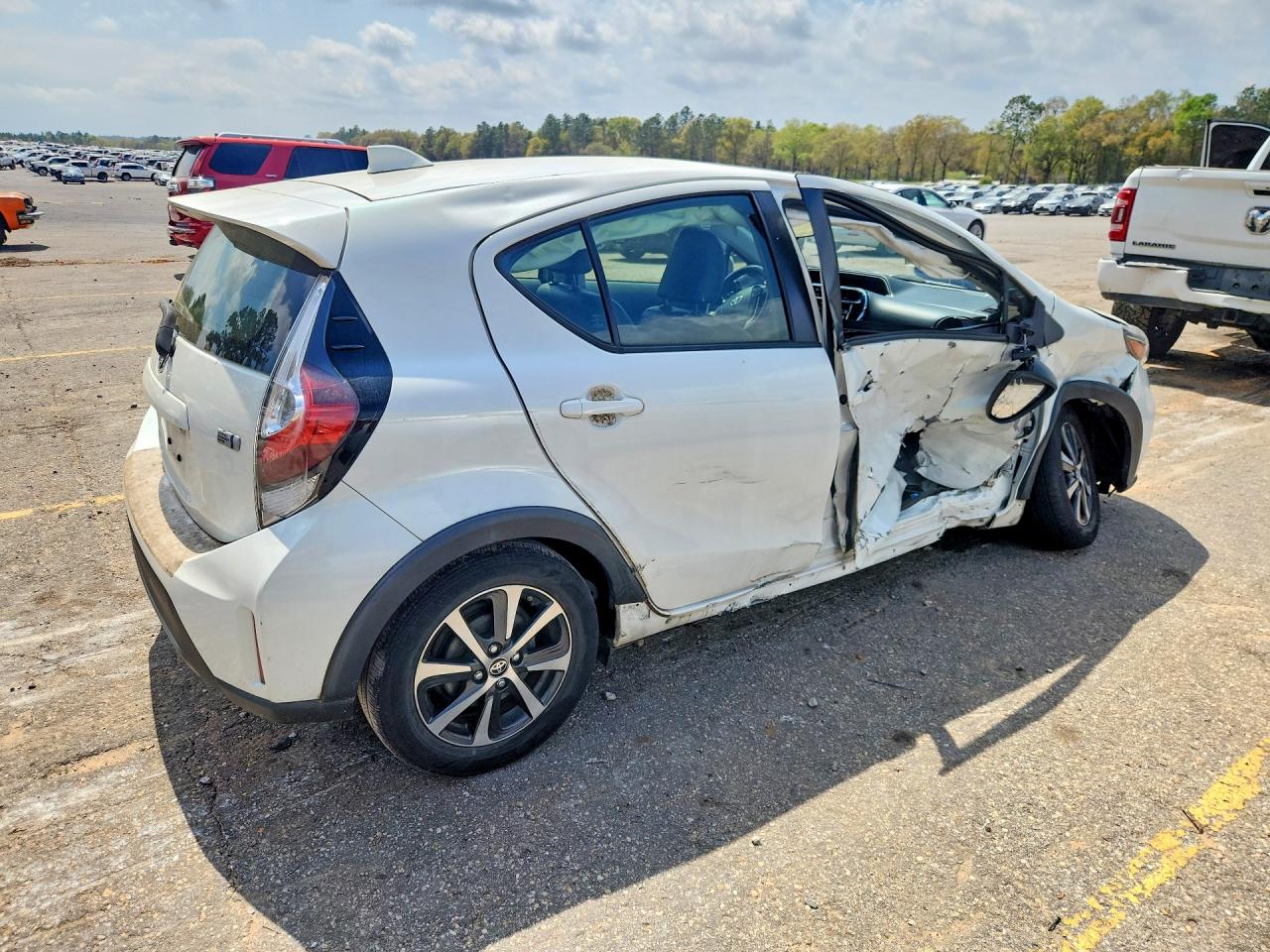 2018 TOYOTA PRIUS C FOUR photo 5