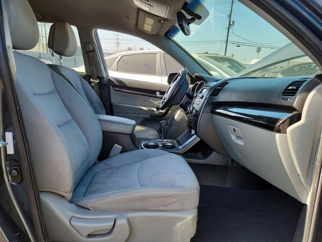 2011 KIA SORENTO LX photo 13
