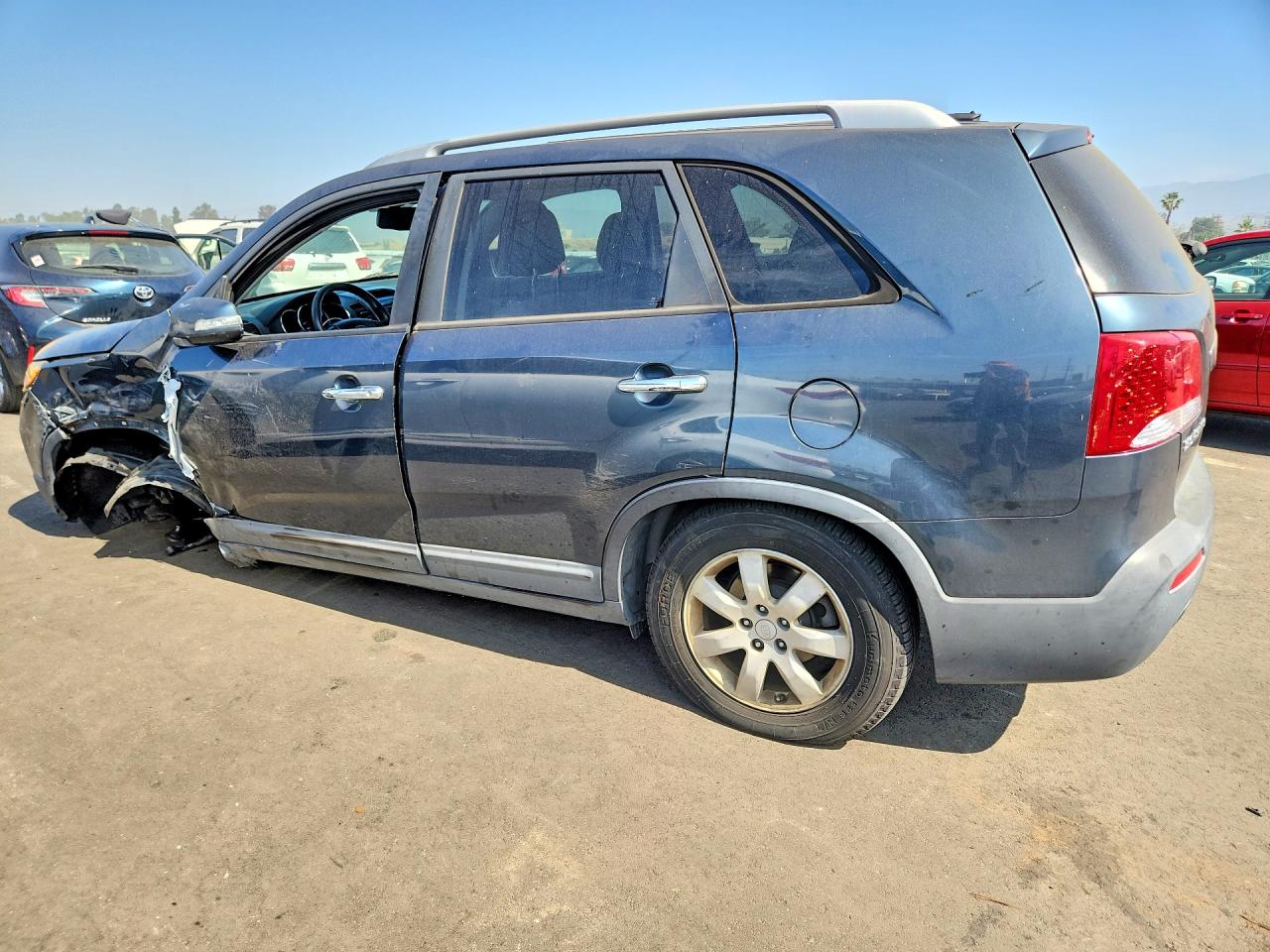 2011 KIA SORENTO LX photo 3
