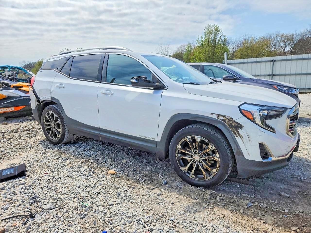 2018 GMC TERRAIN SLT photo 13