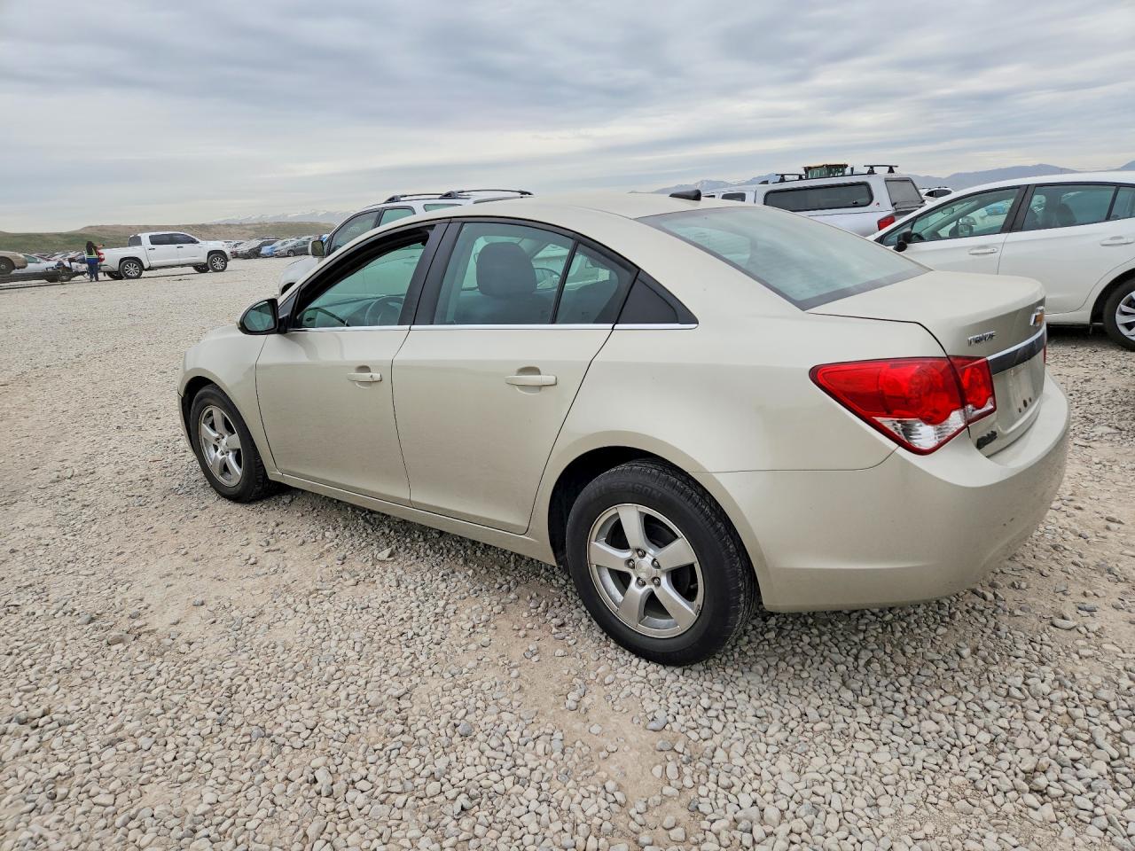 2013 CHEVROLET CRUZE LT photo 2