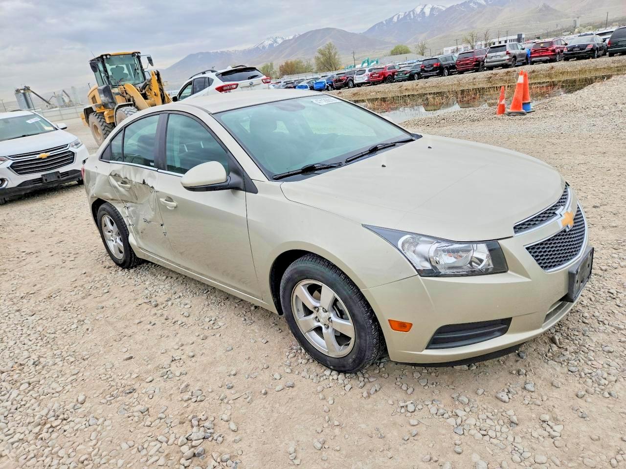2013 CHEVROLET CRUZE LT photo 4