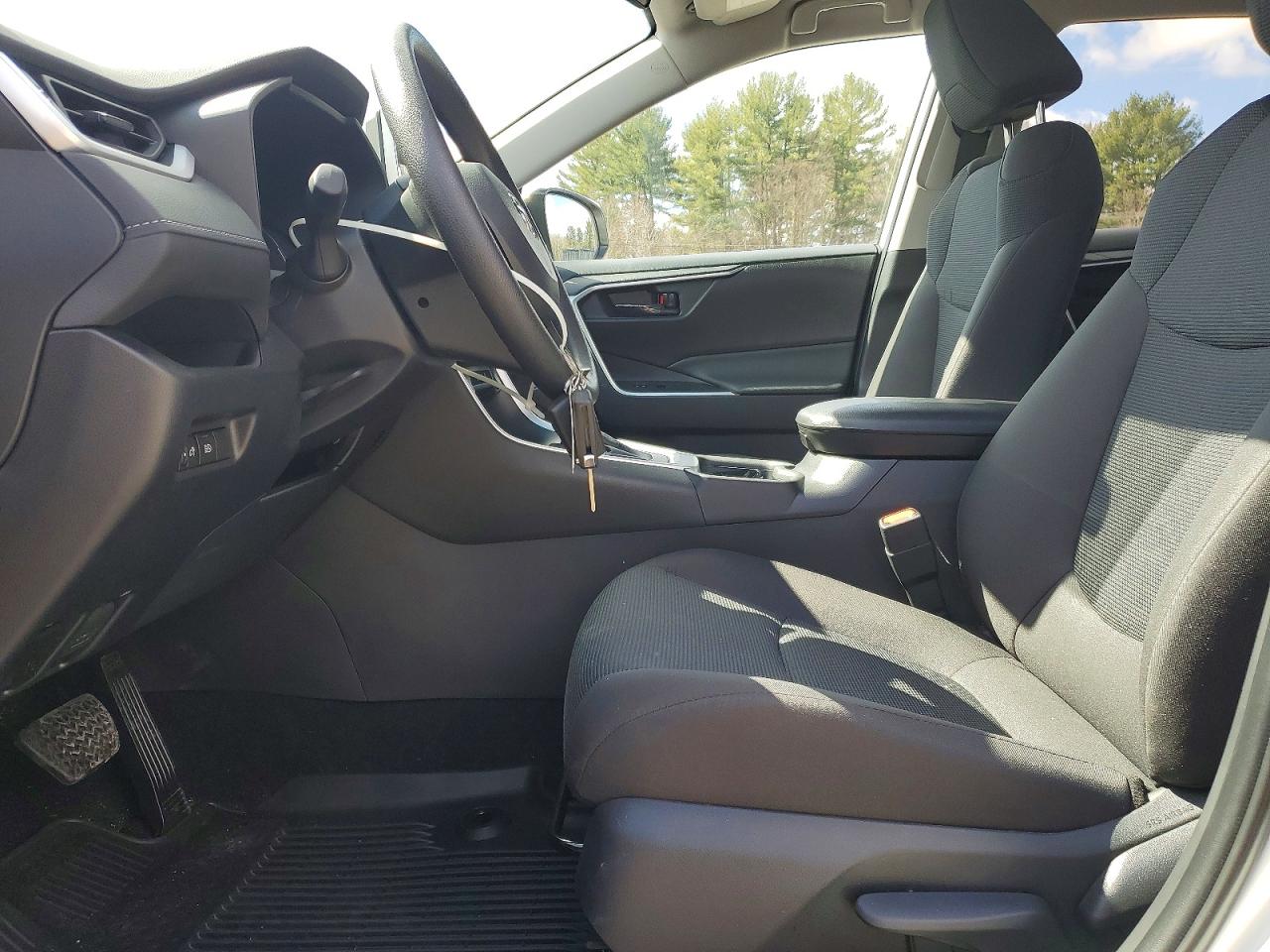 2025 TOYOTA RAV4 LE photo 13
