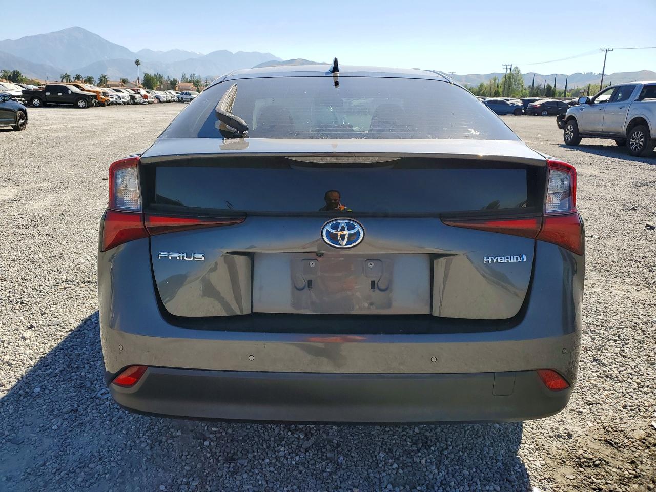2019 TOYOTA PRIUS LE photo 6