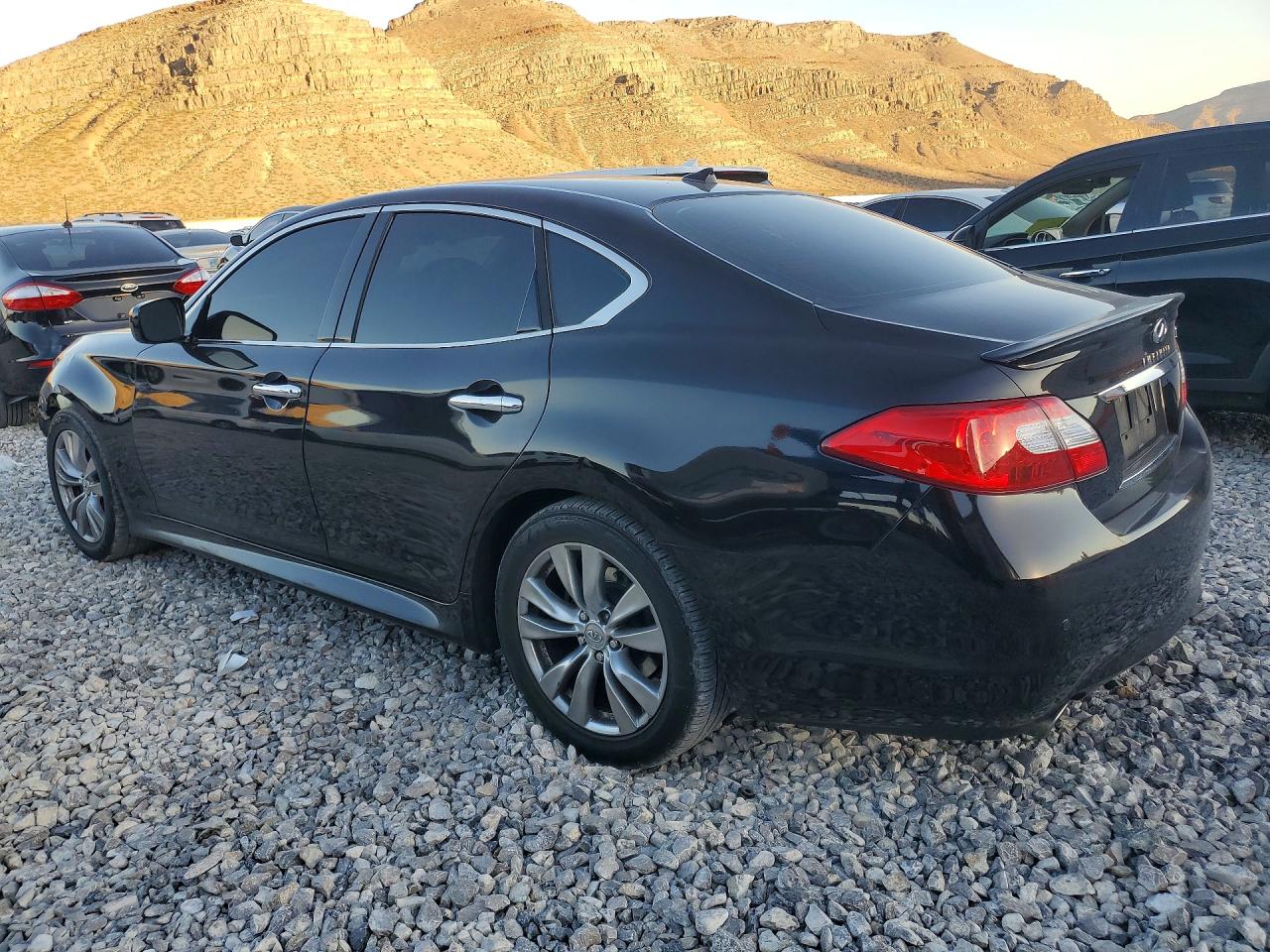 2013 INFINITI M37 BASE photo 4