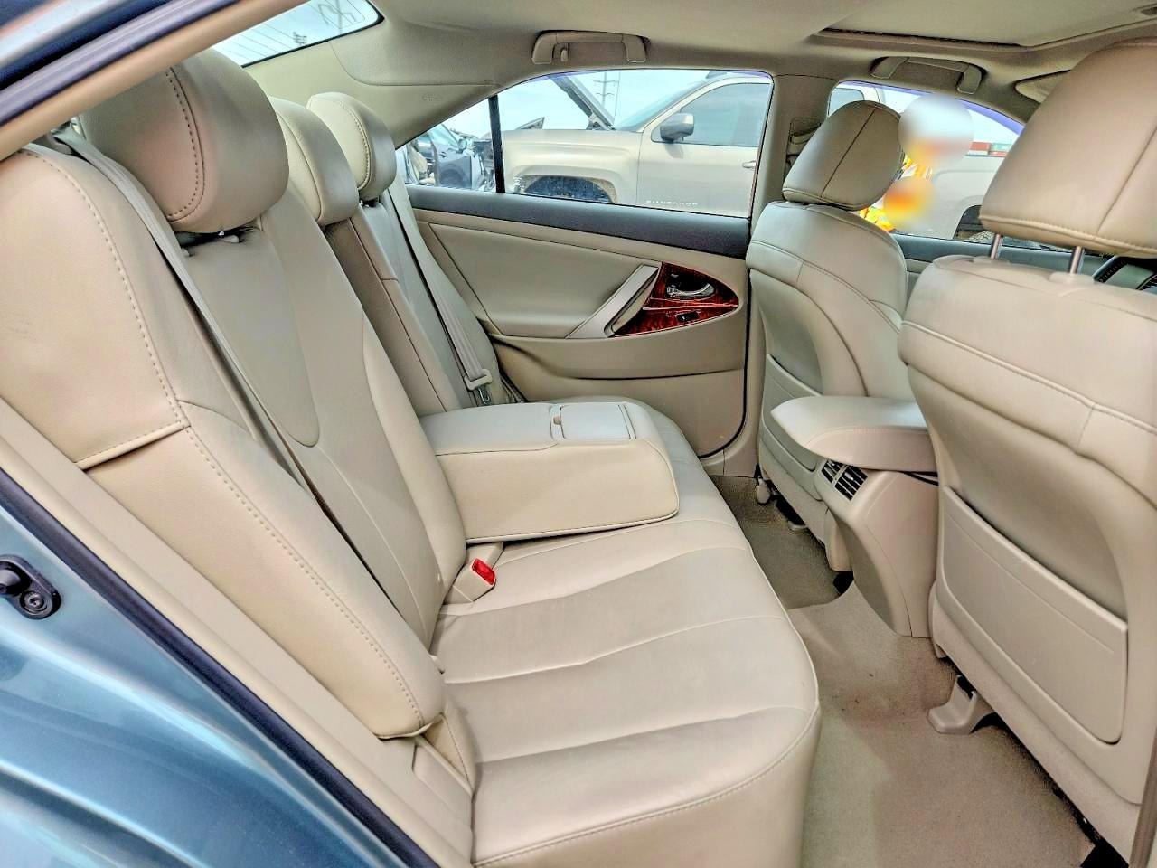 2011 TOYOTA CAMRY XLE photo 19