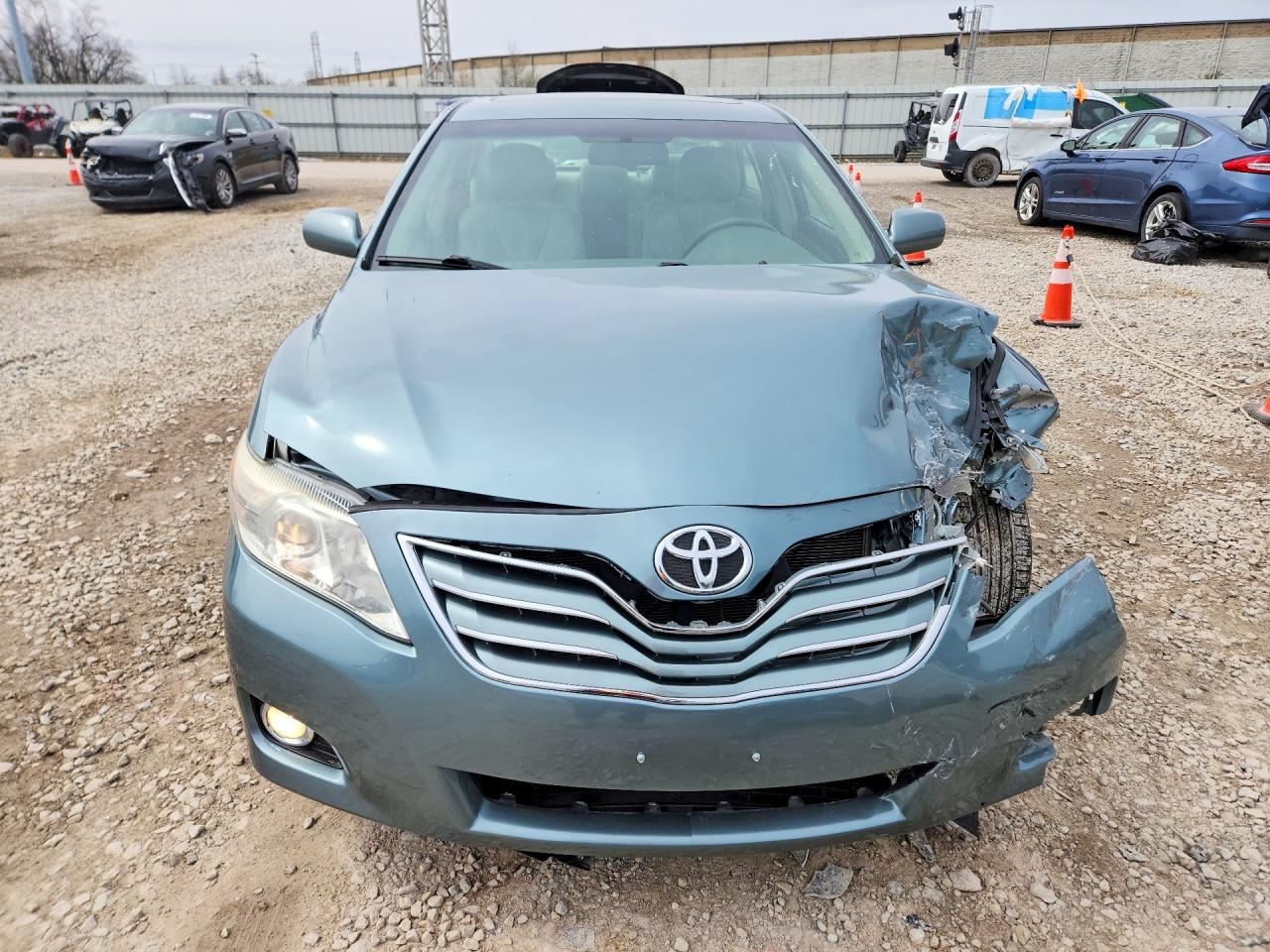 2011 TOYOTA CAMRY XLE photo 9