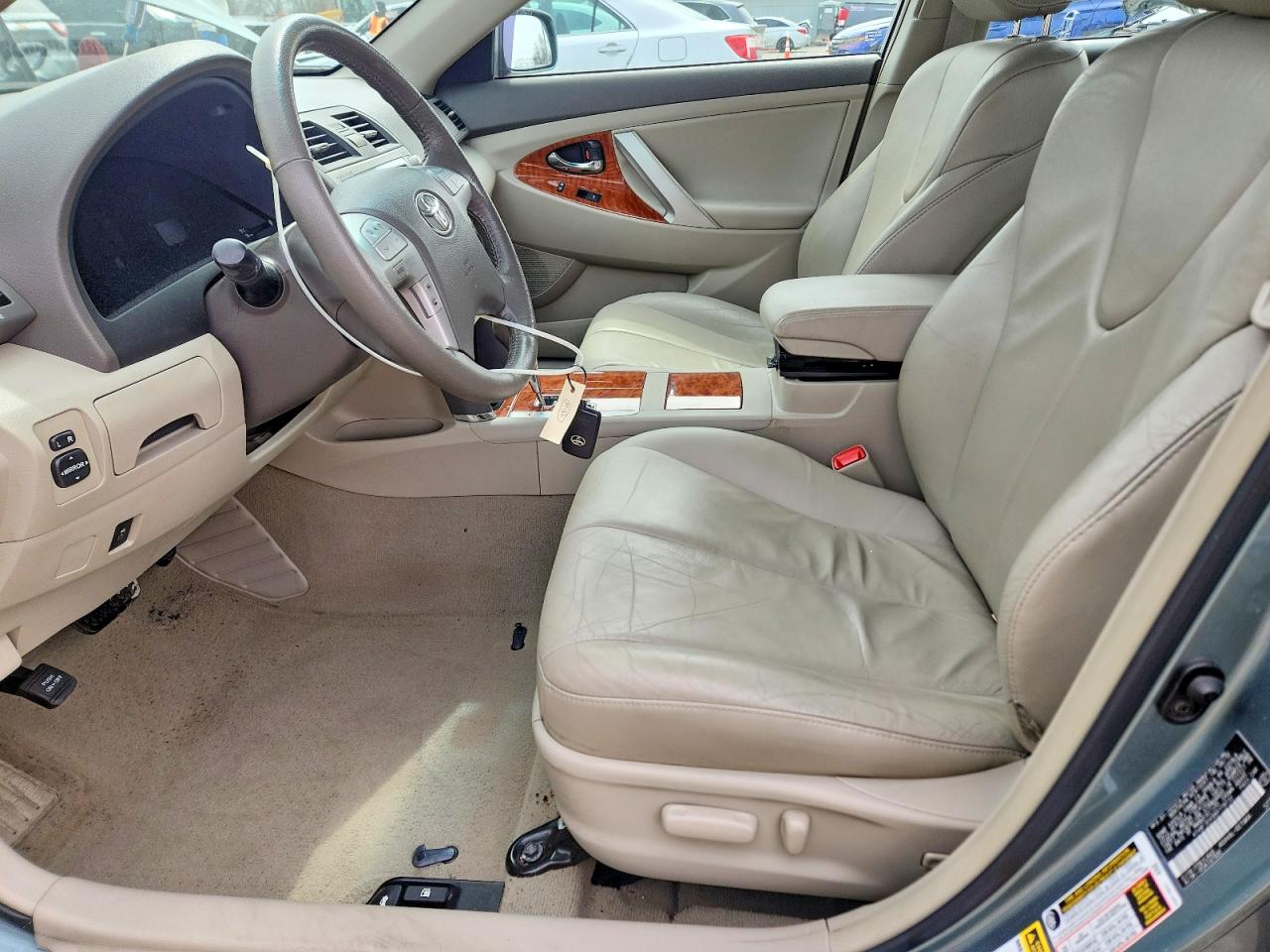 2011 TOYOTA CAMRY XLE photo 13