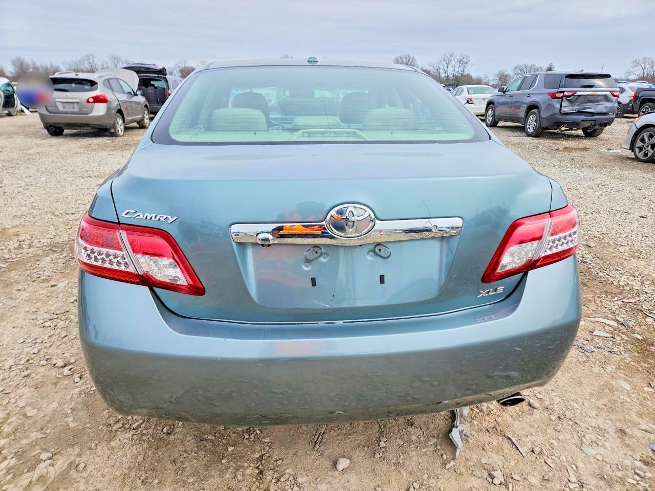 2011 TOYOTA CAMRY XLE photo 11