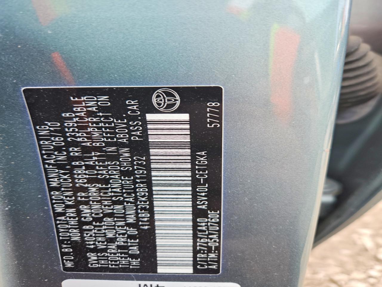 2011 TOYOTA CAMRY XLE photo 25