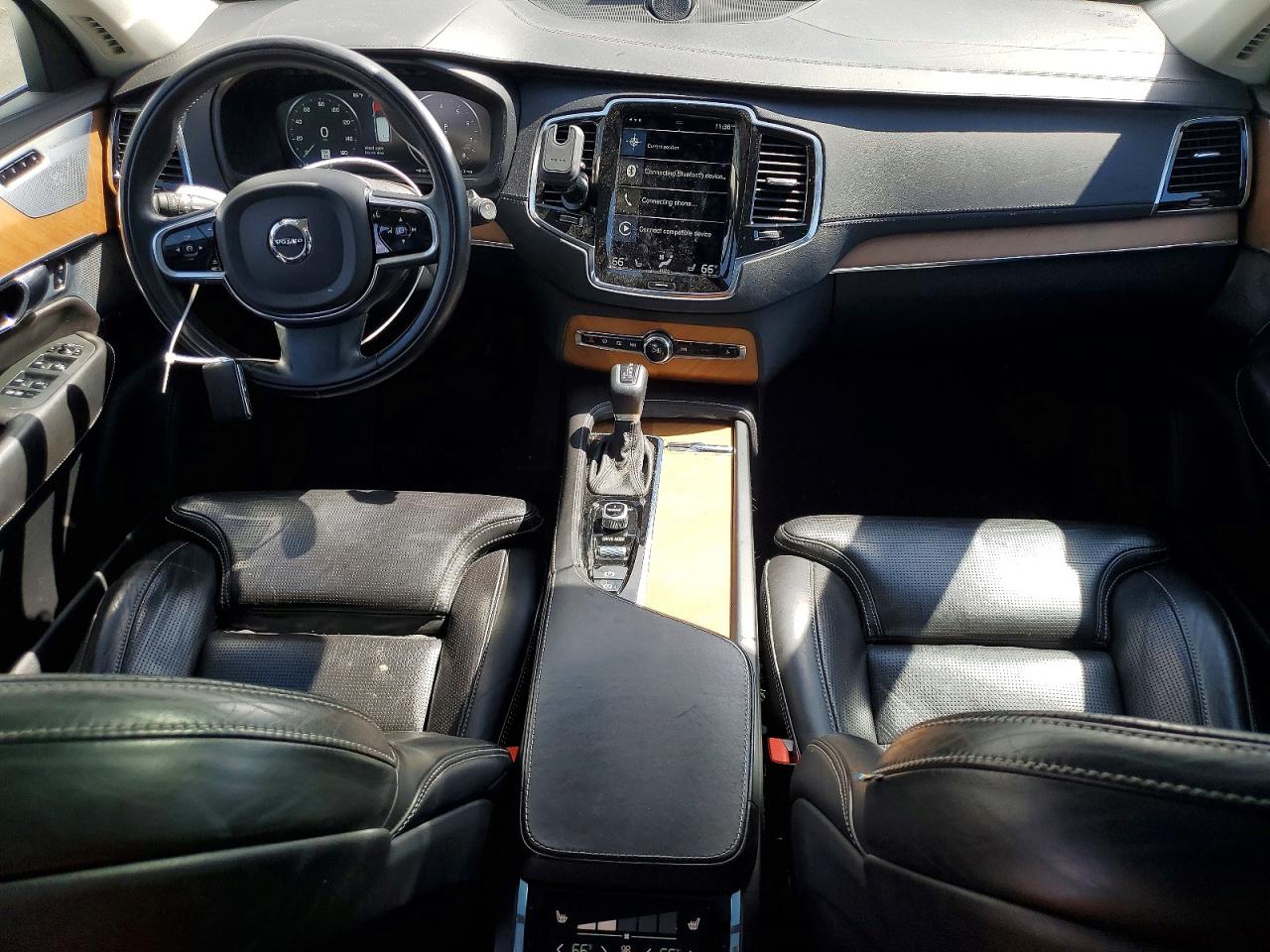 2016 VOLVO XC90 T6 photo 8