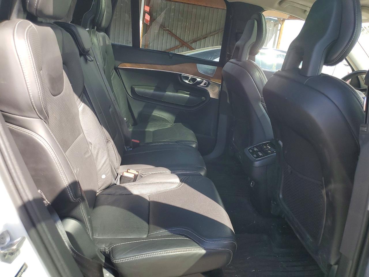 2016 VOLVO XC90 T6 photo 11