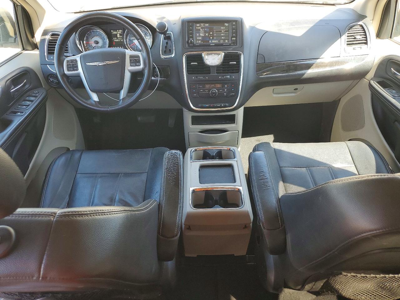 2013 CHRYSLER TOWN & COUNTRY TOURING photo 22