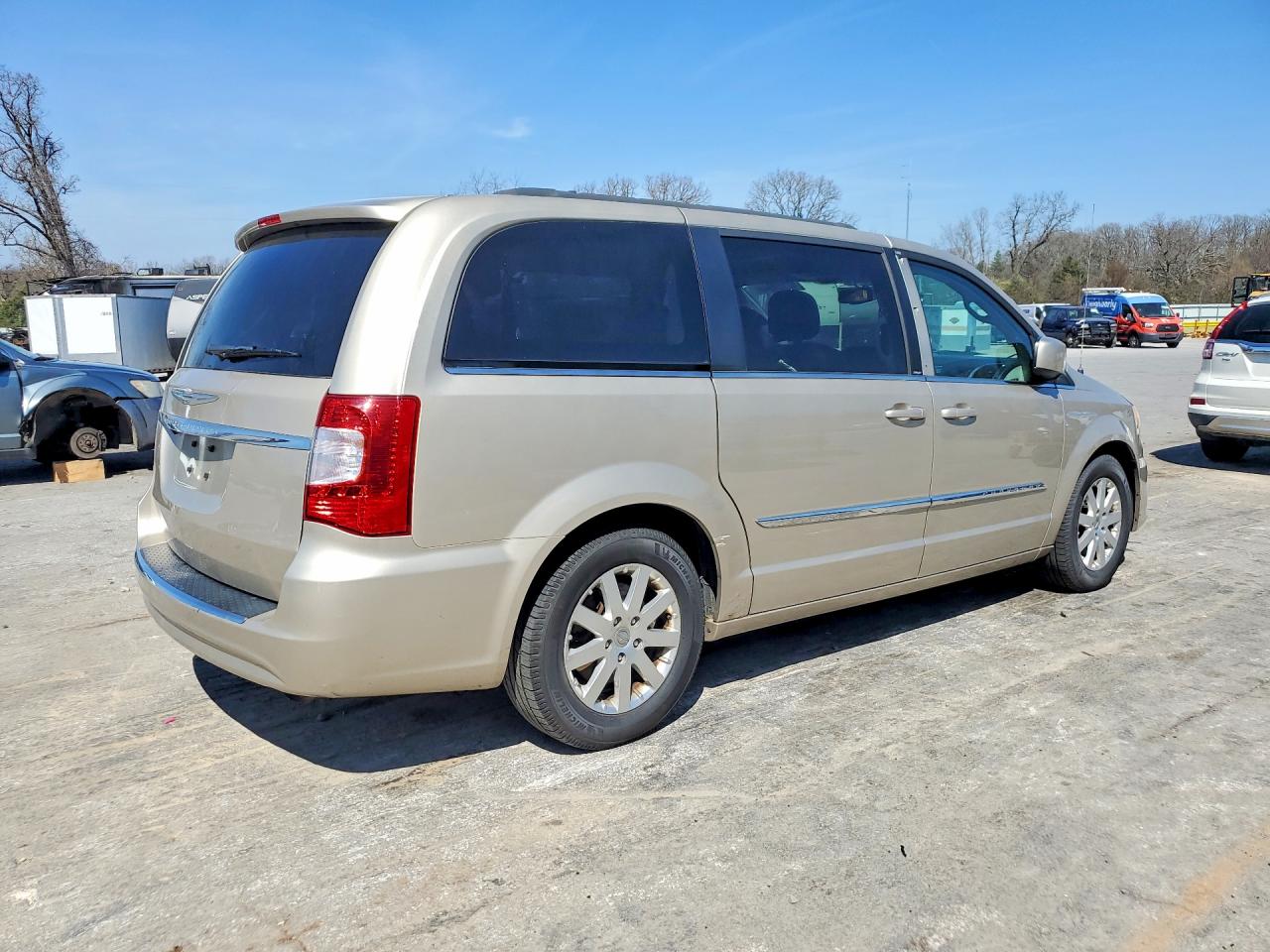 2013 CHRYSLER TOWN & COUNTRY TOURING photo 7