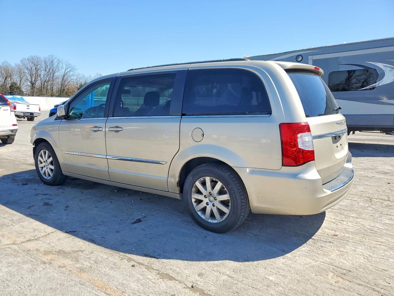 2013 CHRYSLER TOWN & COUNTRY TOURING photo 4
