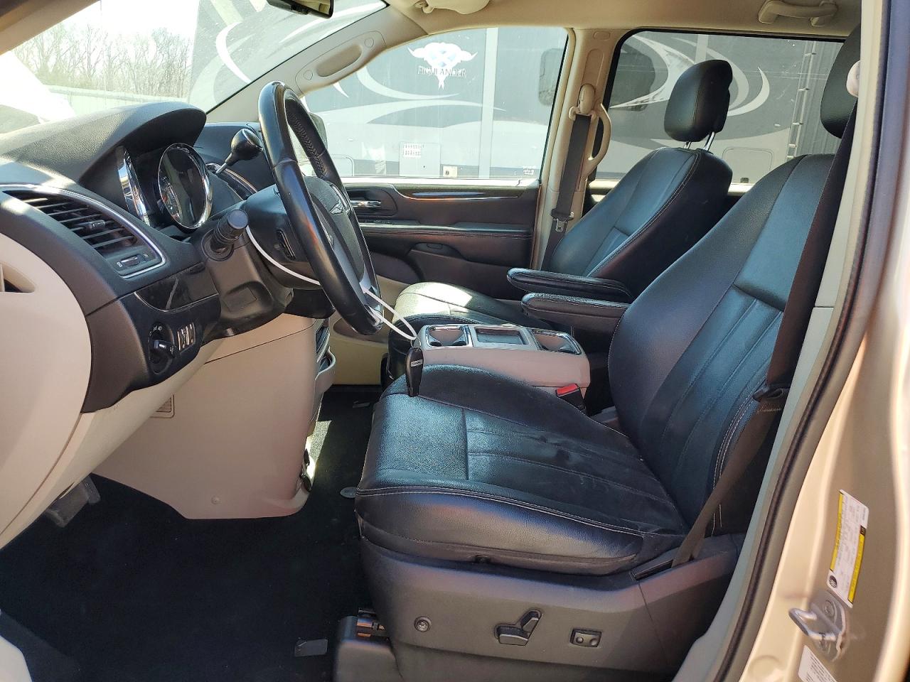2013 CHRYSLER TOWN & COUNTRY TOURING photo 19