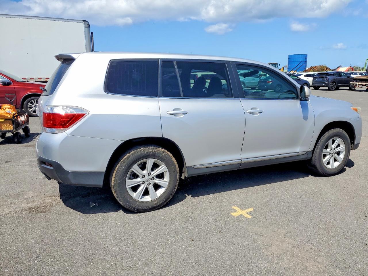 2013 TOYOTA HIGHLANDER BASE photo 3
