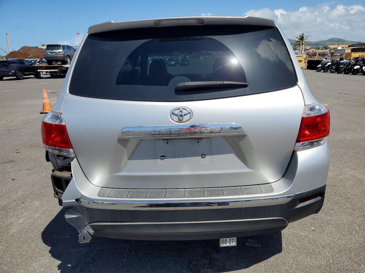 2013 TOYOTA HIGHLANDER BASE photo 6
