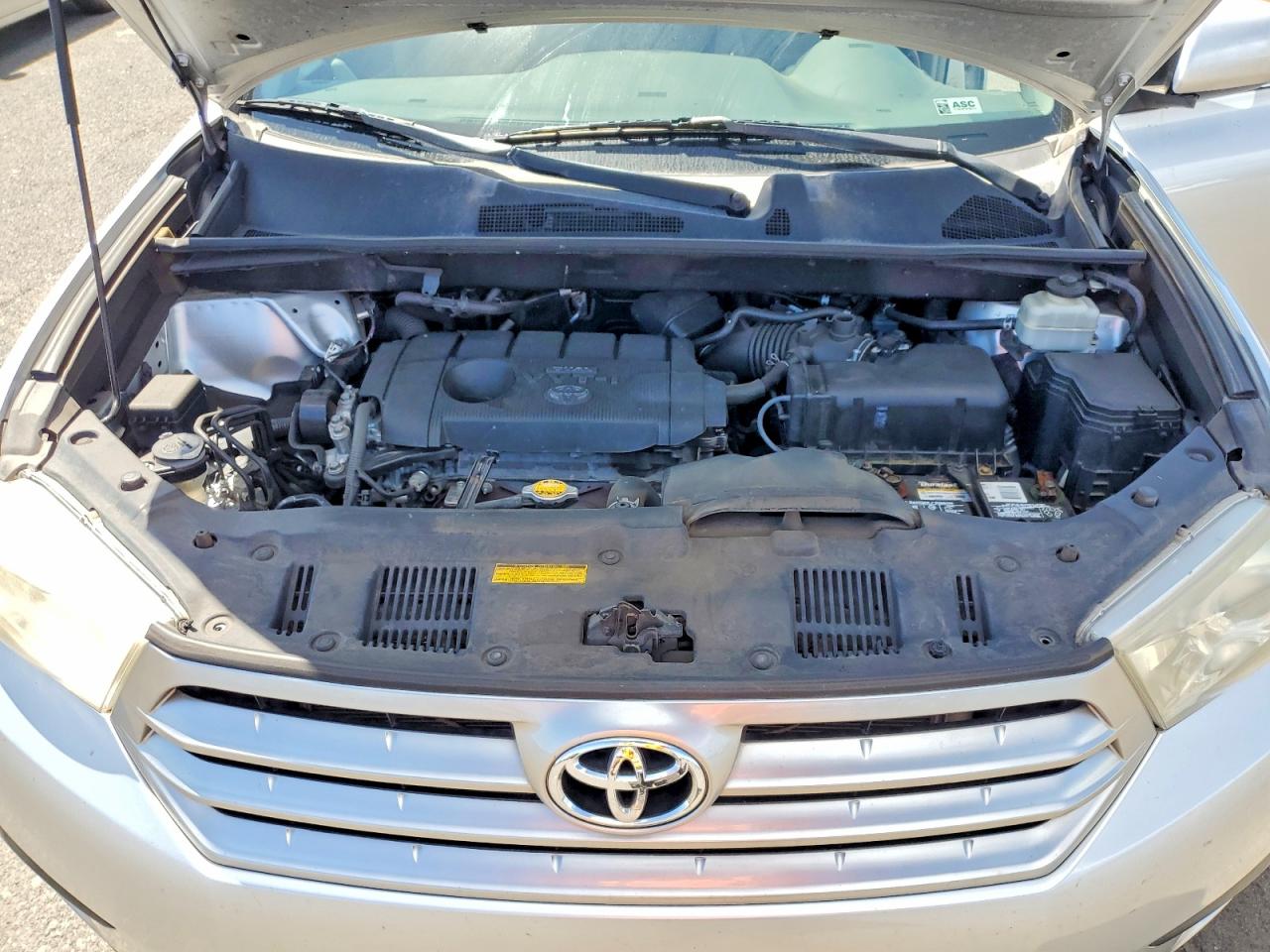 2013 TOYOTA HIGHLANDER BASE photo 12