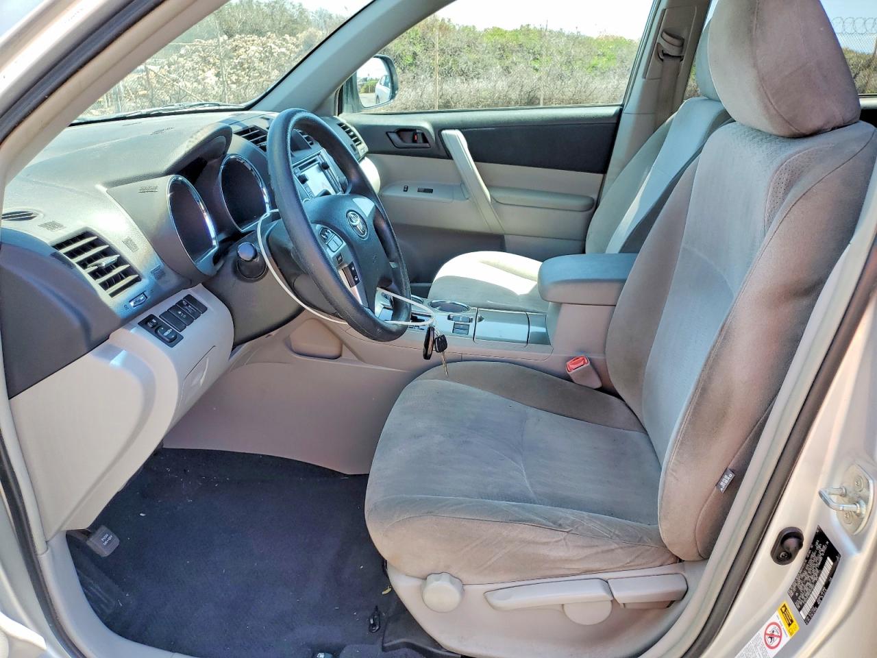 2013 TOYOTA HIGHLANDER BASE photo 7