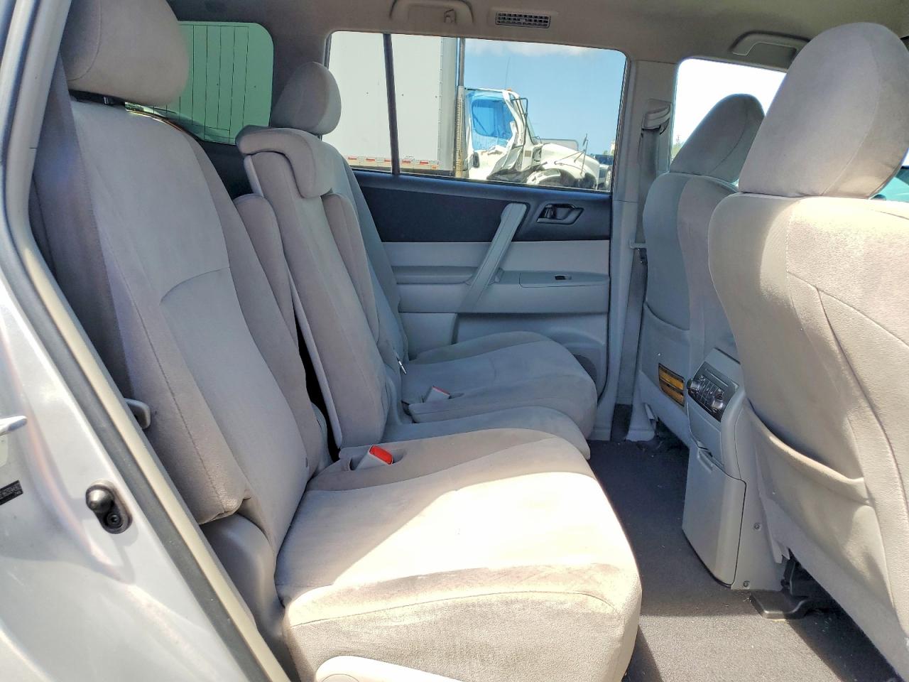 2013 TOYOTA HIGHLANDER BASE photo 11