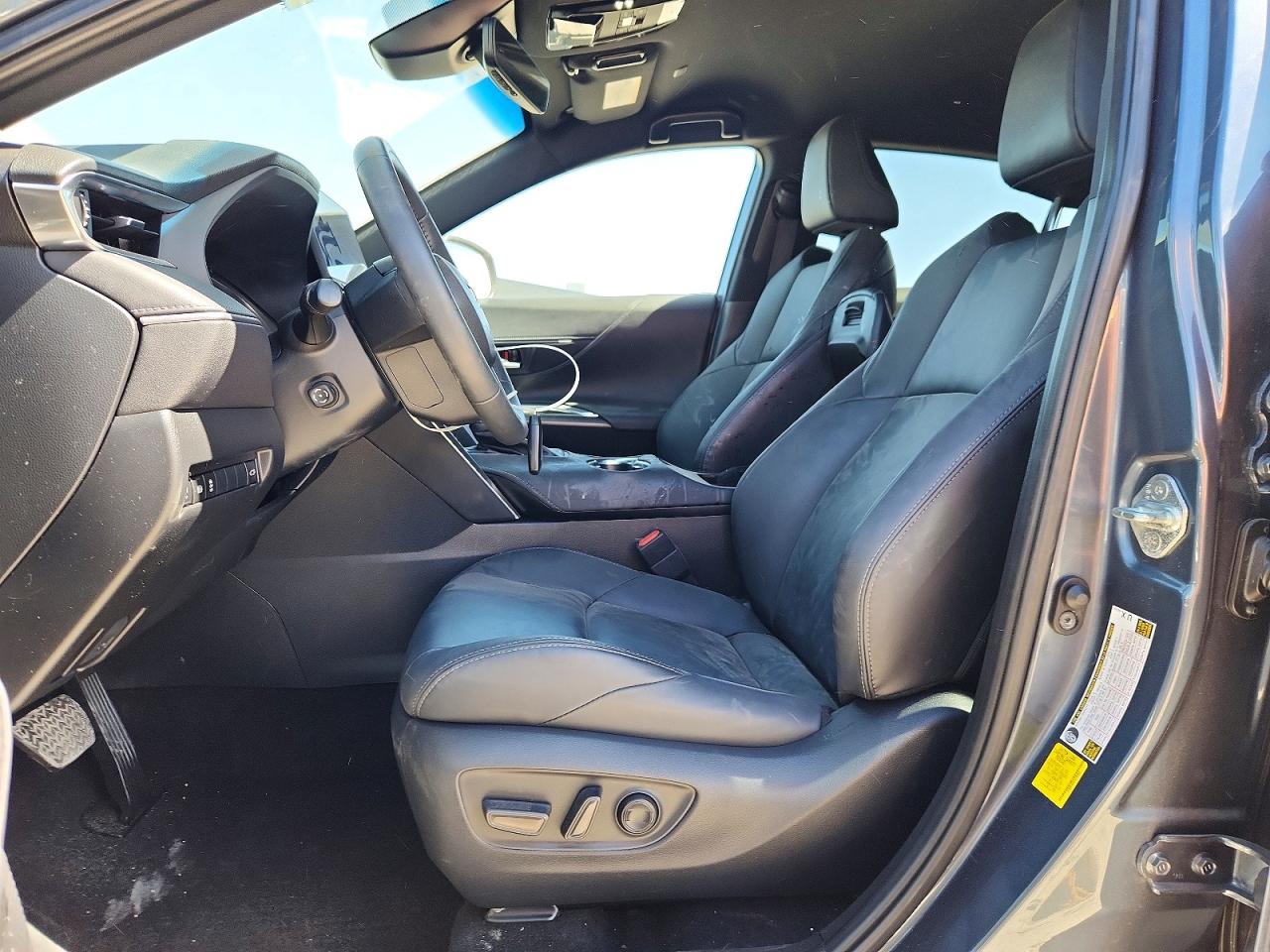 2023 TOYOTA VENZA XLE photo 13