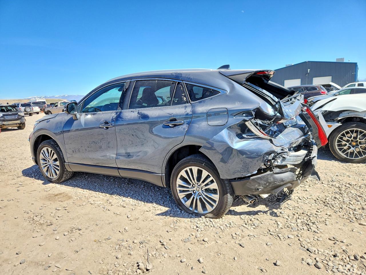 2023 TOYOTA VENZA XLE photo 3
