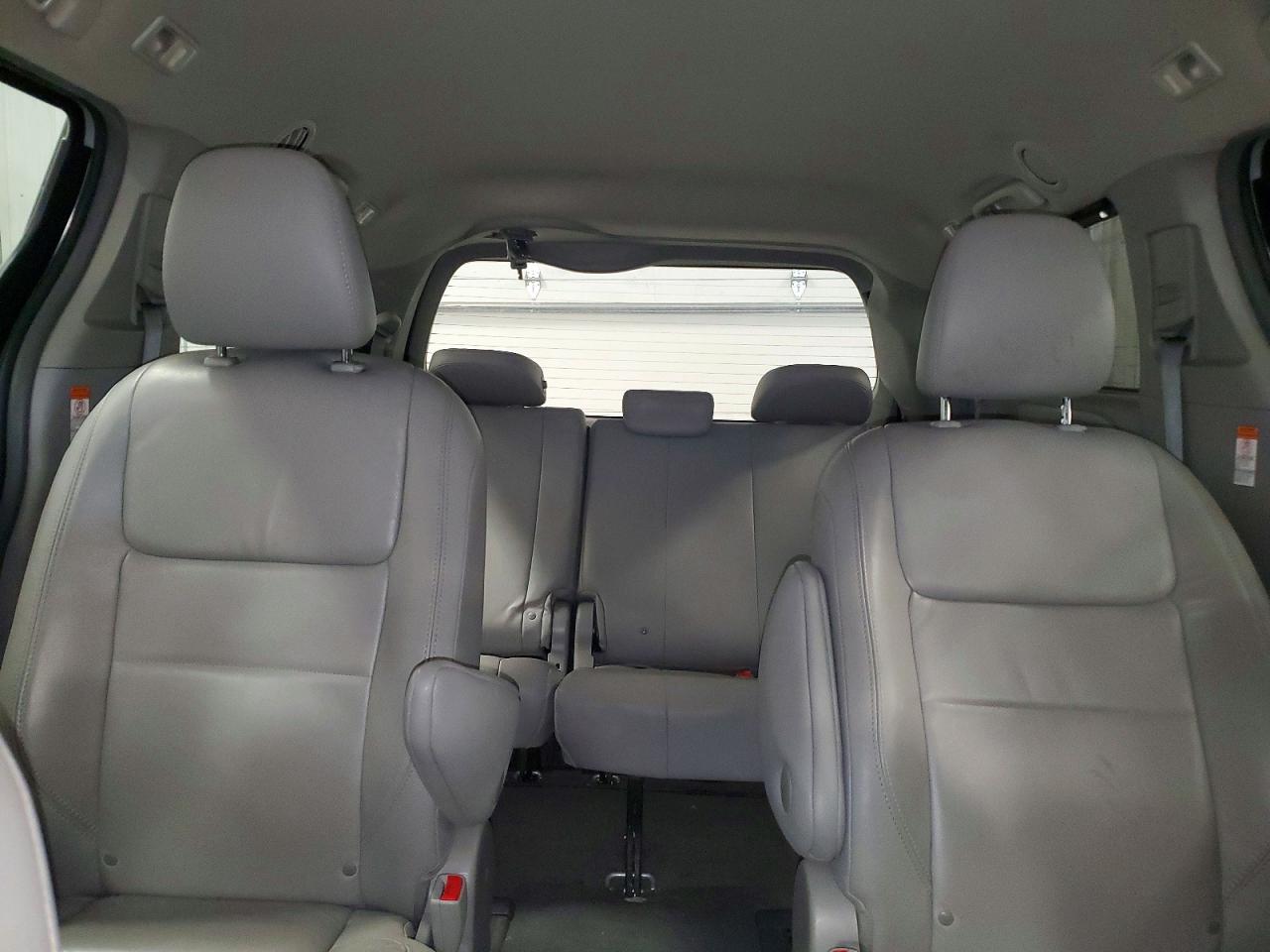 2017 TOYOTA SIENNA XLE PREMIUM 7-PASSENGER photo 10